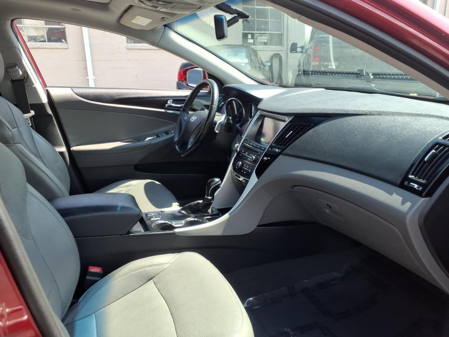 2014 Venetian Red Hyundai SONATA Limited 2.0T (5NPEC4AB5EH) with an 2.0L 4 Cylinder Turbocharged engine, Automatic transmission, located at 50 Eastern Blvd., Essex, MD, 21221, (410) 686-3444, 39.304367, -76.484947- Photo#11