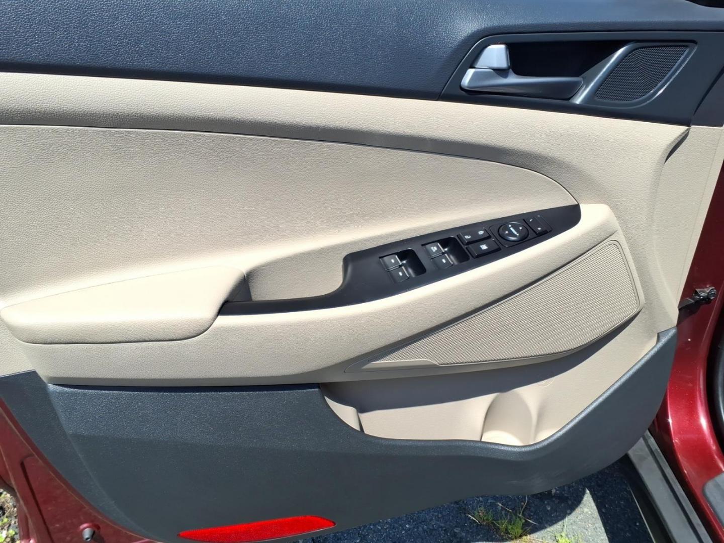 2016 Red Hyundai TUCSON Limited (KM8J3CA26GU) with an 1.6L 4 Cylinder Turbocharged engine, ATAWD transmission, located at 50 Eastern Blvd., Essex, MD, 21221, (410) 686-3444, 39.304367, -76.484947- Photo#8