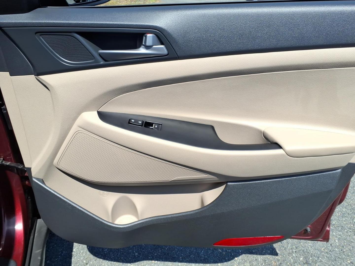 2016 Red Hyundai TUCSON Limited (KM8J3CA26GU) with an 1.6L 4 Cylinder Turbocharged engine, ATAWD transmission, located at 50 Eastern Blvd., Essex, MD, 21221, (410) 686-3444, 39.304367, -76.484947- Photo#12