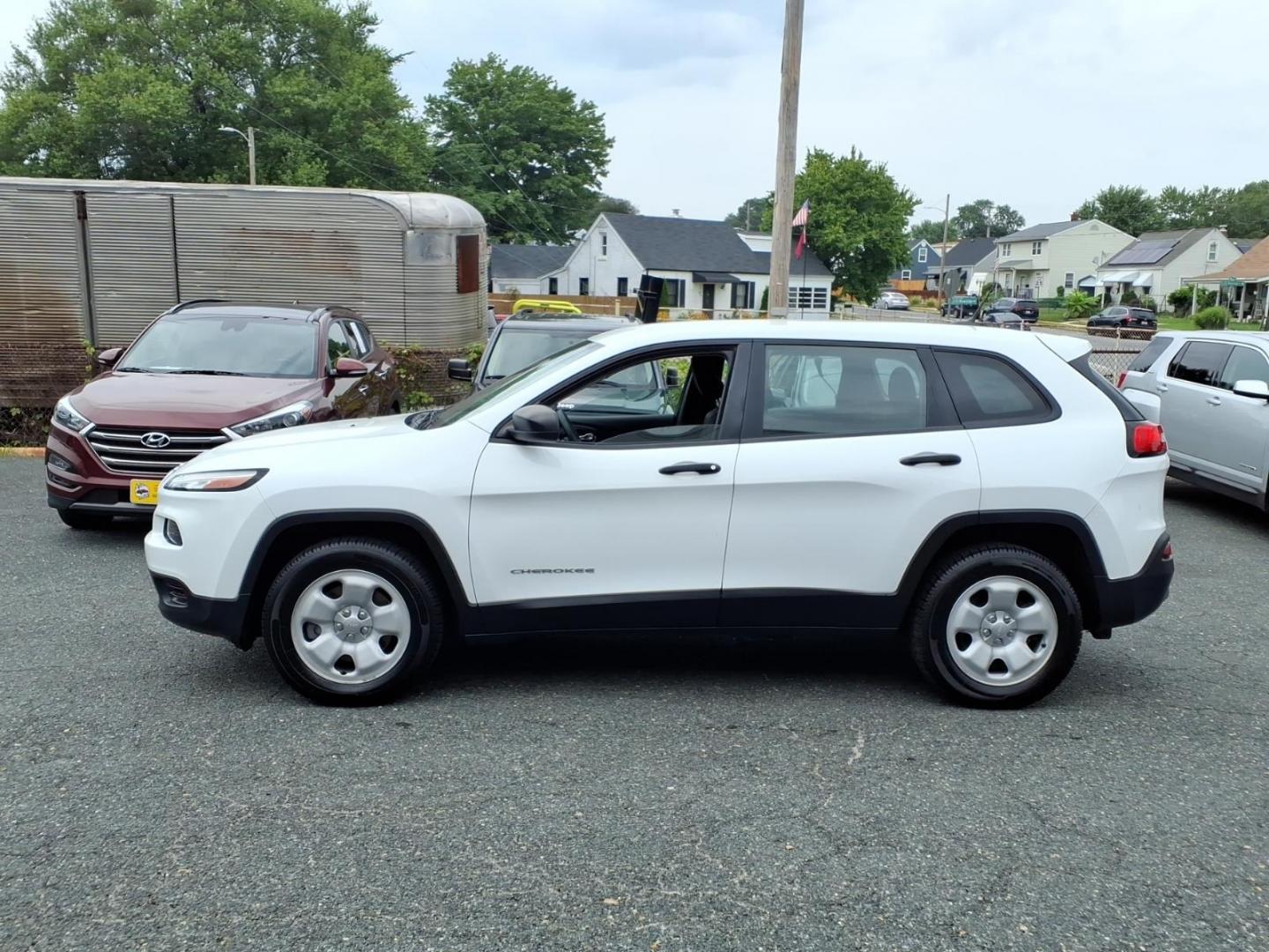 2015 White Jeep Cherokee Sport (1C4PJMAB6FW) with an 2.4L 4 Cylinder Sequential-Port F.I. engine, AT4X4 transmission, located at 50 Eastern Blvd., Essex, MD, 21221, (410) 686-3444, 39.304367, -76.484947- Photo#1