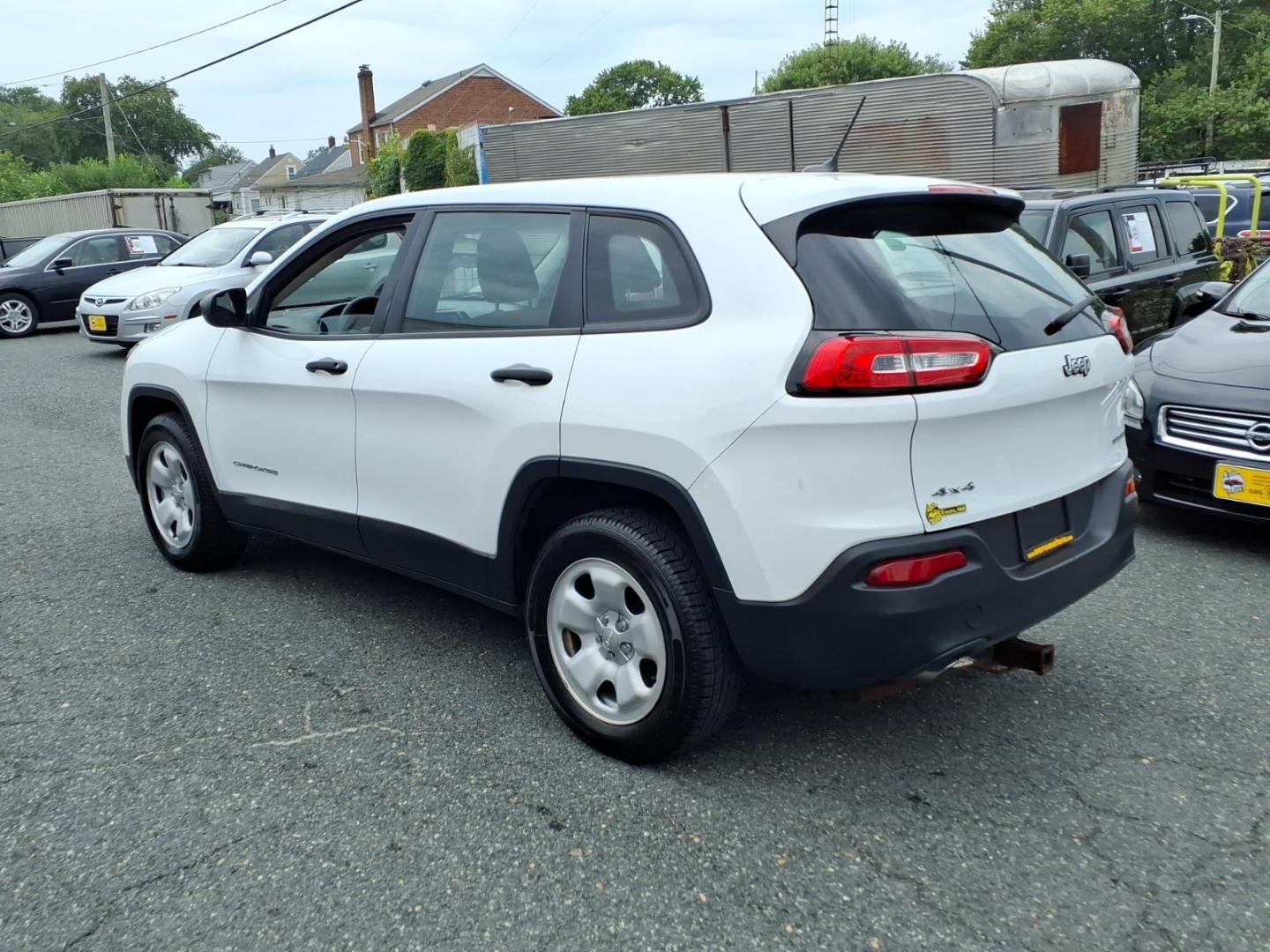 2015 White Jeep Cherokee Sport (1C4PJMAB6FW) with an 2.4L 4 Cylinder Sequential-Port F.I. engine, AT4X4 transmission, located at 50 Eastern Blvd., Essex, MD, 21221, (410) 686-3444, 39.304367, -76.484947- Photo#2