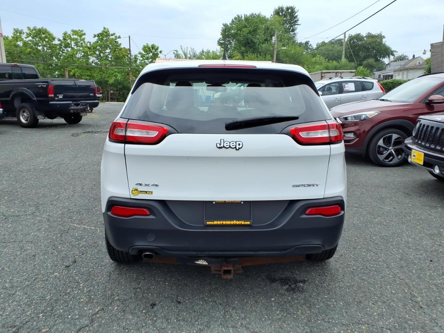 2015 White Jeep Cherokee Sport (1C4PJMAB6FW) with an 2.4L 4 Cylinder Sequential-Port F.I. engine, AT4X4 transmission, located at 50 Eastern Blvd., Essex, MD, 21221, (410) 686-3444, 39.304367, -76.484947- Photo#3