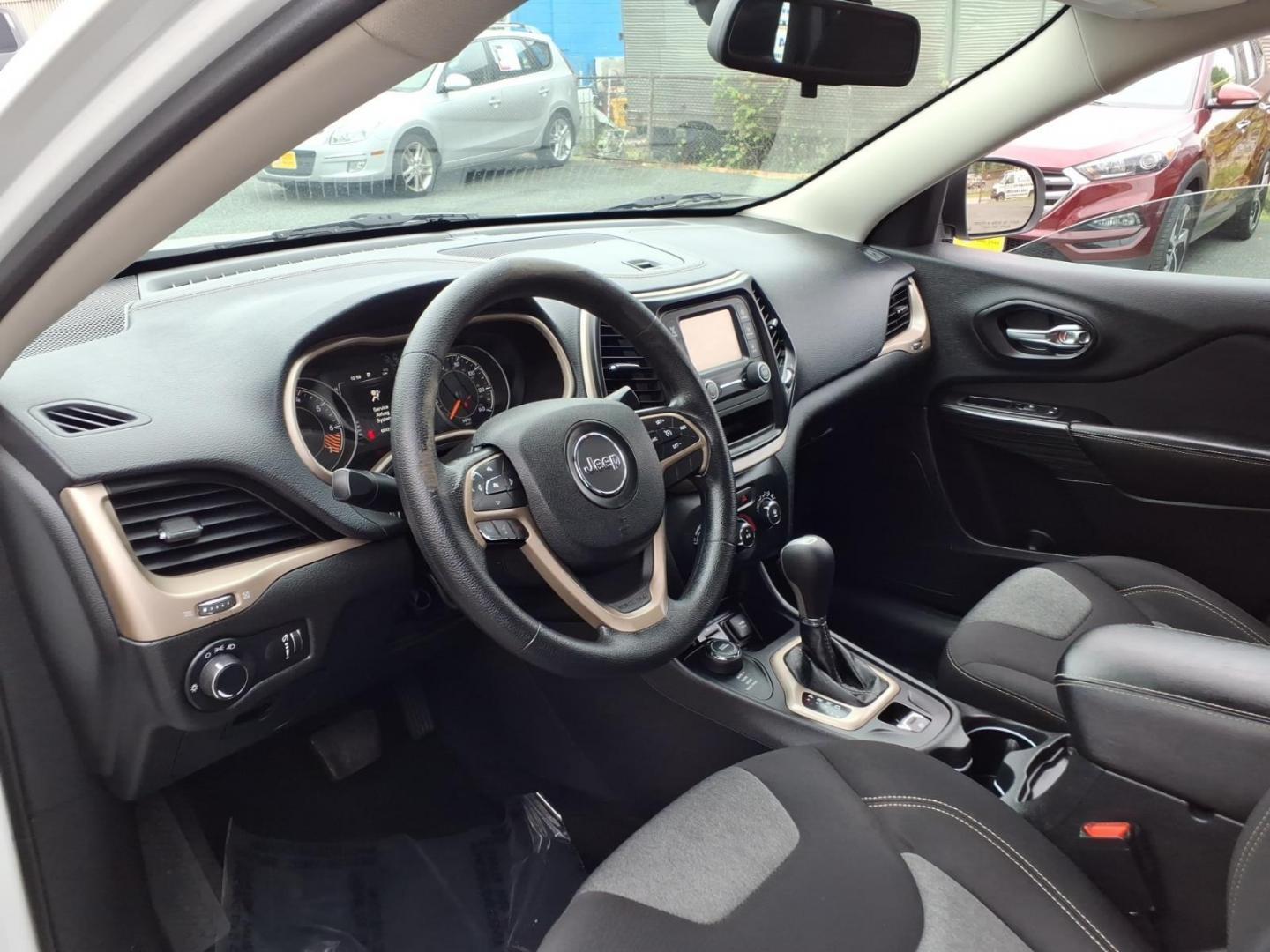 2015 White Jeep Cherokee Sport (1C4PJMAB6FW) with an 2.4L 4 Cylinder Sequential-Port F.I. engine, AT4X4 transmission, located at 50 Eastern Blvd., Essex, MD, 21221, (410) 686-3444, 39.304367, -76.484947- Photo#8