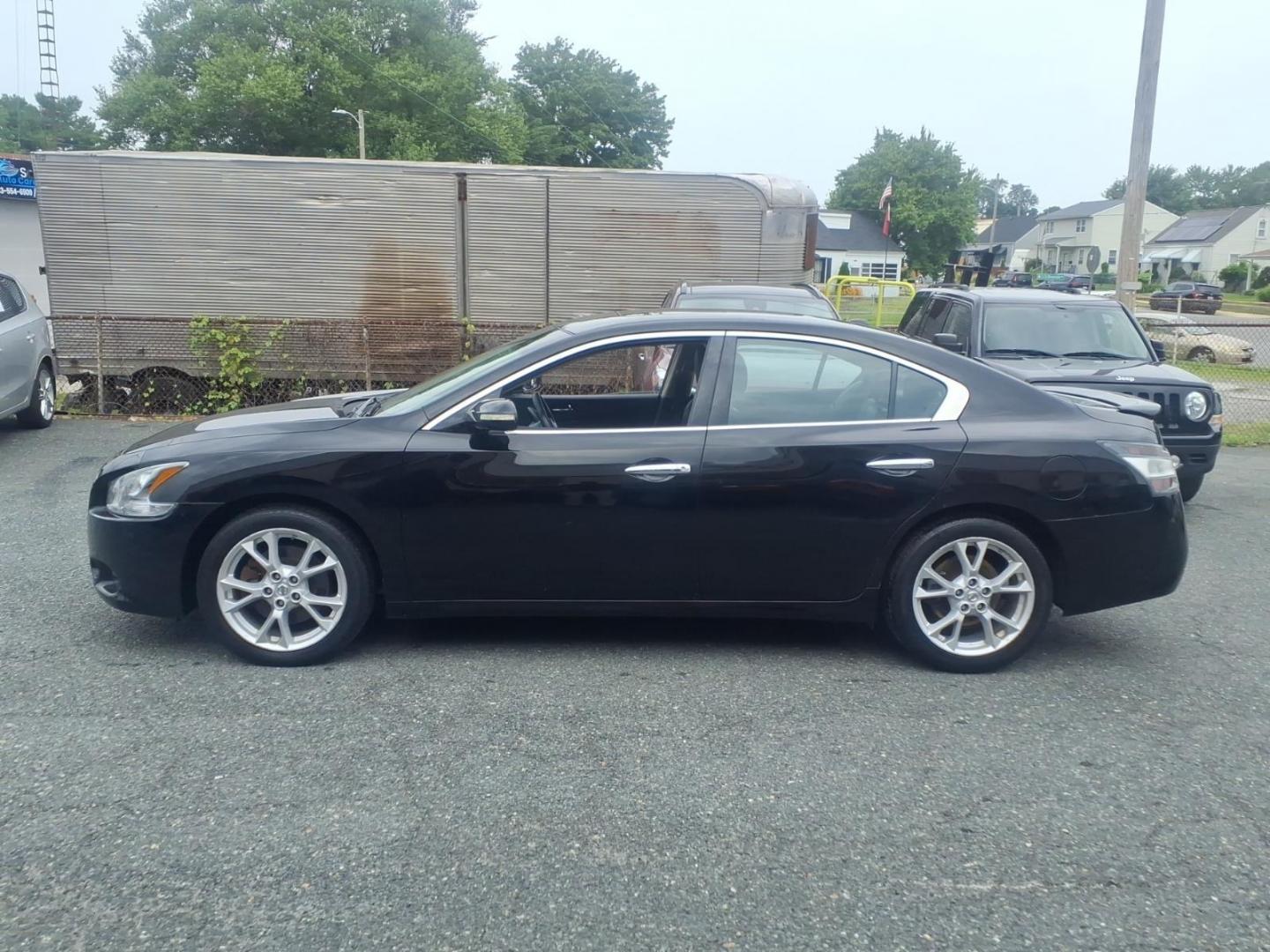 2014 Super Black Kh3 Nissan Maxima 3.5 SV (1N4AA5APXEC) with an 3.5L 3.5L V6 290hp 261ft. lbs. Sequential-Port F.I. engine, CVT transmission, located at 50 Eastern Blvd., Essex, MD, 21221, (410) 686-3444, 39.304367, -76.484947- Photo#1