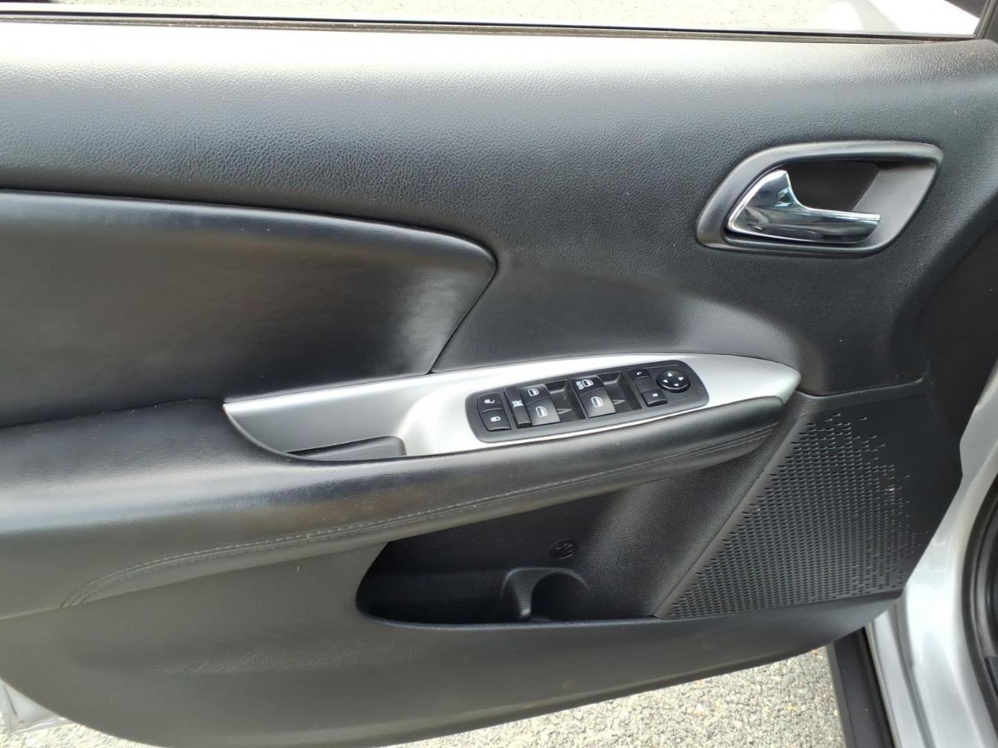 2018 Silver Dodge Journey SE (3C4PDCAB9JT) with an 2.4L 4 Cylinder Sequential-Port F.I. engine, Automatic transmission, located at 50 Eastern Blvd., Essex, MD, 21221, (410) 686-3444, 39.304367, -76.484947- Photo#8