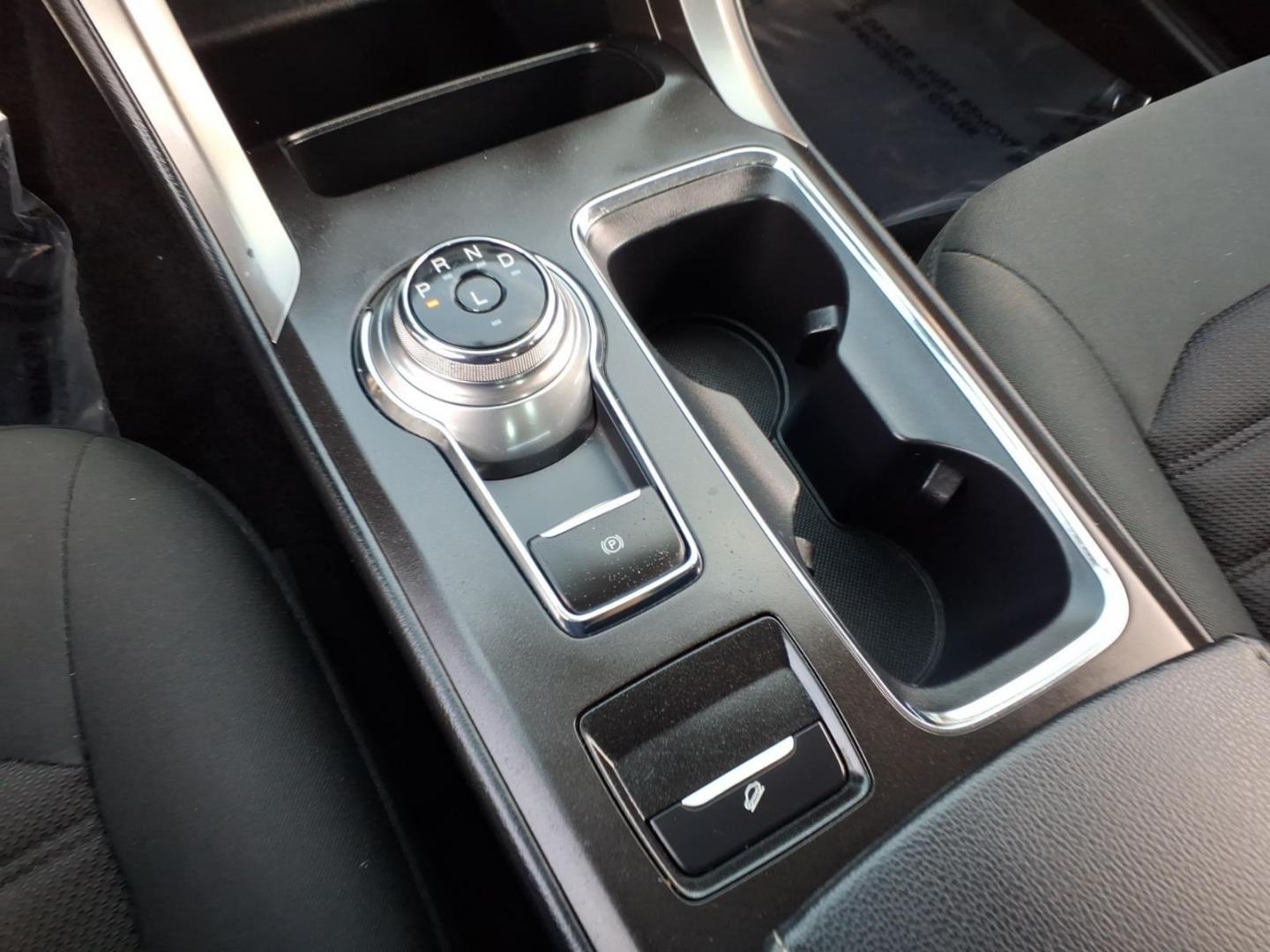 2017 Ingot Silver Ford Fusion SE (3FA6P0H72HR) with an 2.5L 4 Cylinder Sequential-Port F.I. engine, Automatic transmission, located at 50 Eastern Blvd., Essex, MD, 21221, (410) 686-3444, 39.304367, -76.484947- Photo#17