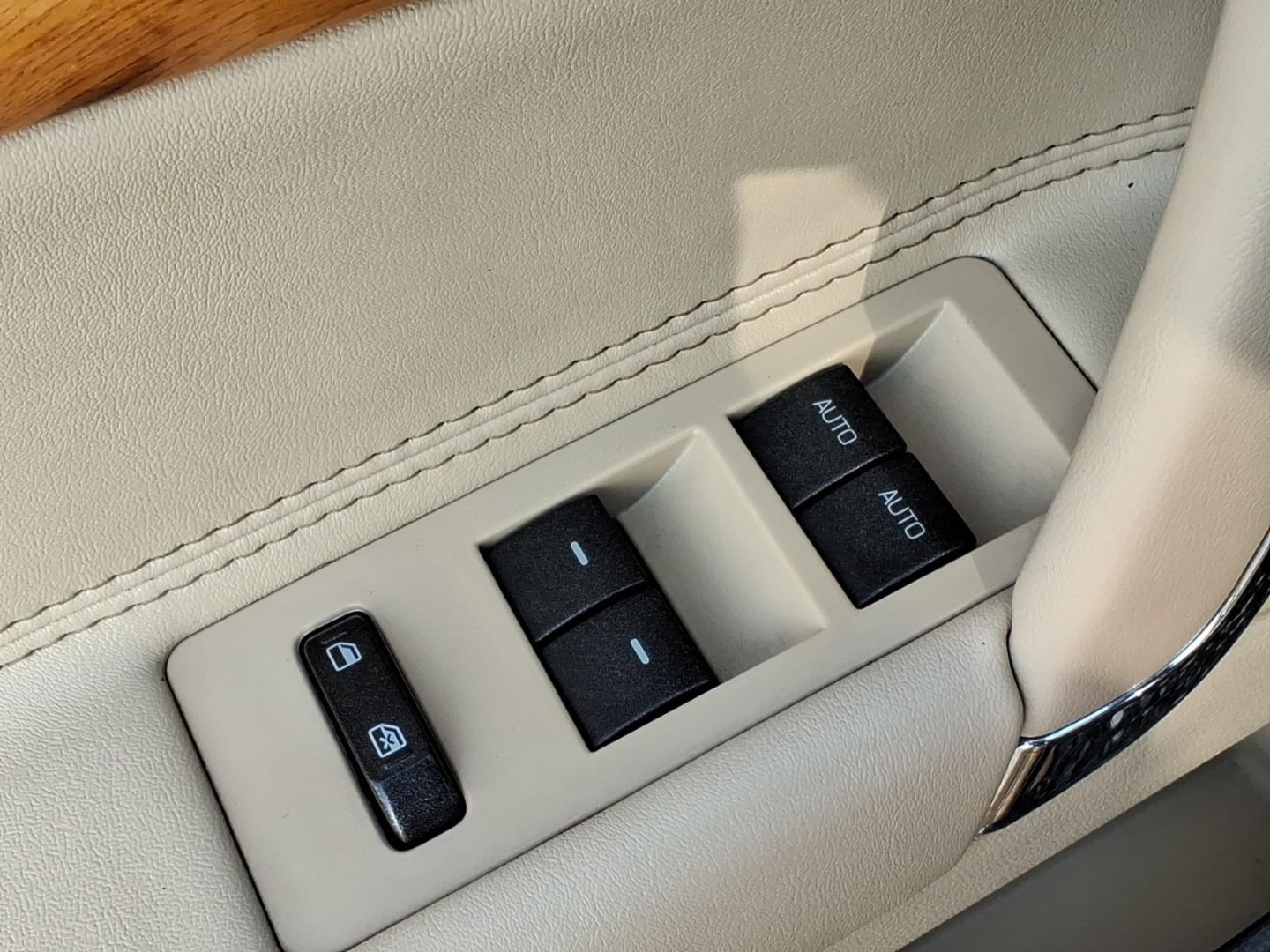 2011 Red Lincoln MKZ Base (3LNHL2GC9BR) with an 3.5L 6 Cylinder Sequential-Port F.I. engine, ATV6 transmission, located at 50 Eastern Blvd., Essex, MD, 21221, (410) 686-3444, 39.304367, -76.484947- Photo#9