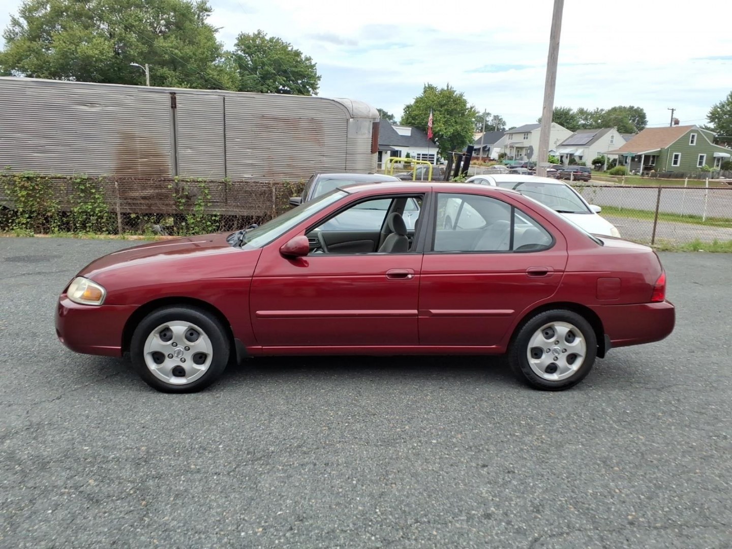2005 Code Red Nissan Sentra 1.8 S (3N1CB51D55L) with an 1.8L 1L NA I4 double overhead cam (DOHC) 16V Fuel Injected engine, 4-Speed Automatic transmission, located at 50 Eastern Blvd., Essex, MD, 21221, (410) 686-3444, 39.304367, -76.484947- Photo#1