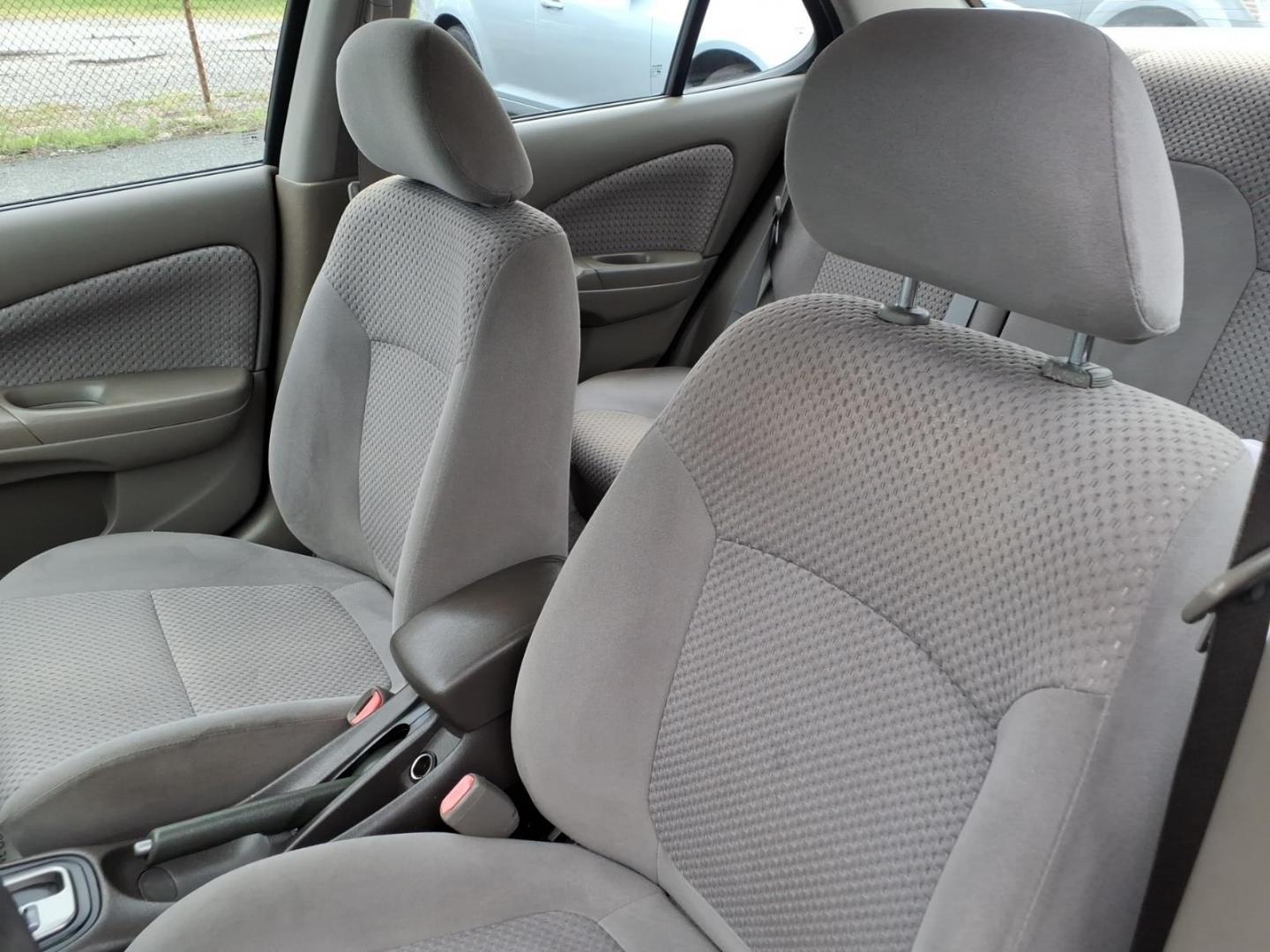 2005 Code Red Nissan Sentra 1.8 S (3N1CB51D55L) with an 1.8L 1L NA I4 double overhead cam (DOHC) 16V Fuel Injected engine, 4-Speed Automatic transmission, located at 50 Eastern Blvd., Essex, MD, 21221, (410) 686-3444, 39.304367, -76.484947- Photo#9