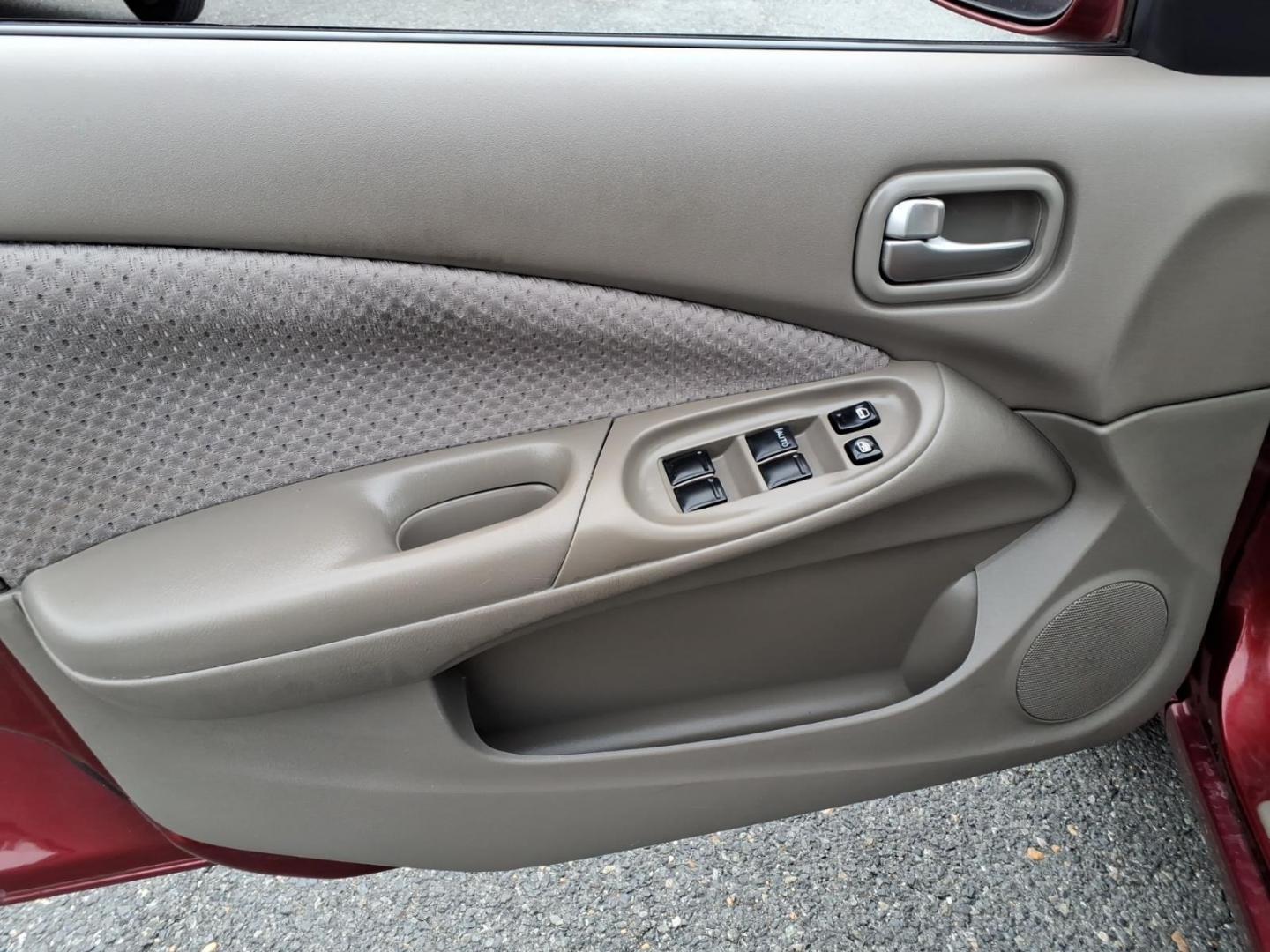 2005 Code Red Nissan Sentra 1.8 S (3N1CB51D55L) with an 1.8L 1L NA I4 double overhead cam (DOHC) 16V Fuel Injected engine, 4-Speed Automatic transmission, located at 50 Eastern Blvd., Essex, MD, 21221, (410) 686-3444, 39.304367, -76.484947- Photo#10