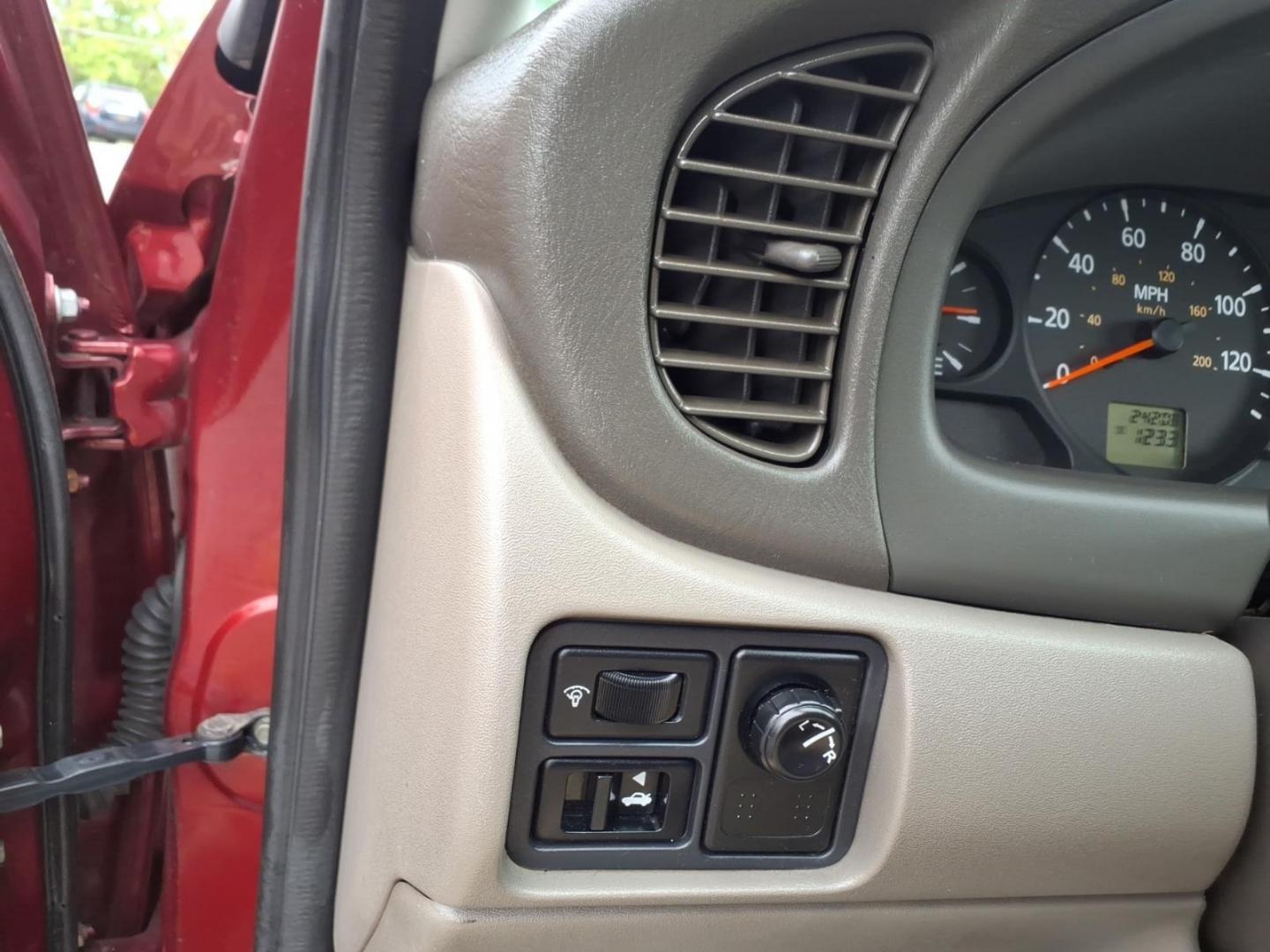 2005 Code Red Nissan Sentra 1.8 S (3N1CB51D55L) with an 1.8L 1L NA I4 double overhead cam (DOHC) 16V Fuel Injected engine, 4-Speed Automatic transmission, located at 50 Eastern Blvd., Essex, MD, 21221, (410) 686-3444, 39.304367, -76.484947- Photo#17