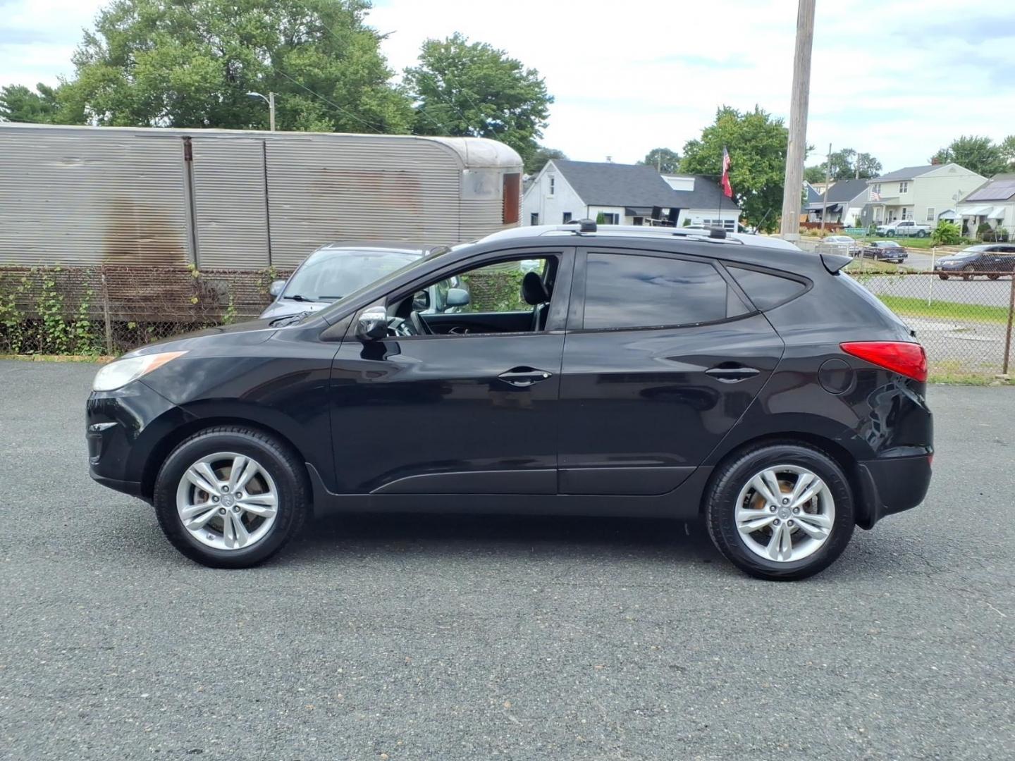 2012 Black Hyundai TUCSON GLS (KM8JUCAC5CU) with an 2.4L 4 Cylinder Sequential-Port F.I. engine, Automatic transmission, located at 50 Eastern Blvd., Essex, MD, 21221, (410) 686-3444, 39.304367, -76.484947- Photo#1