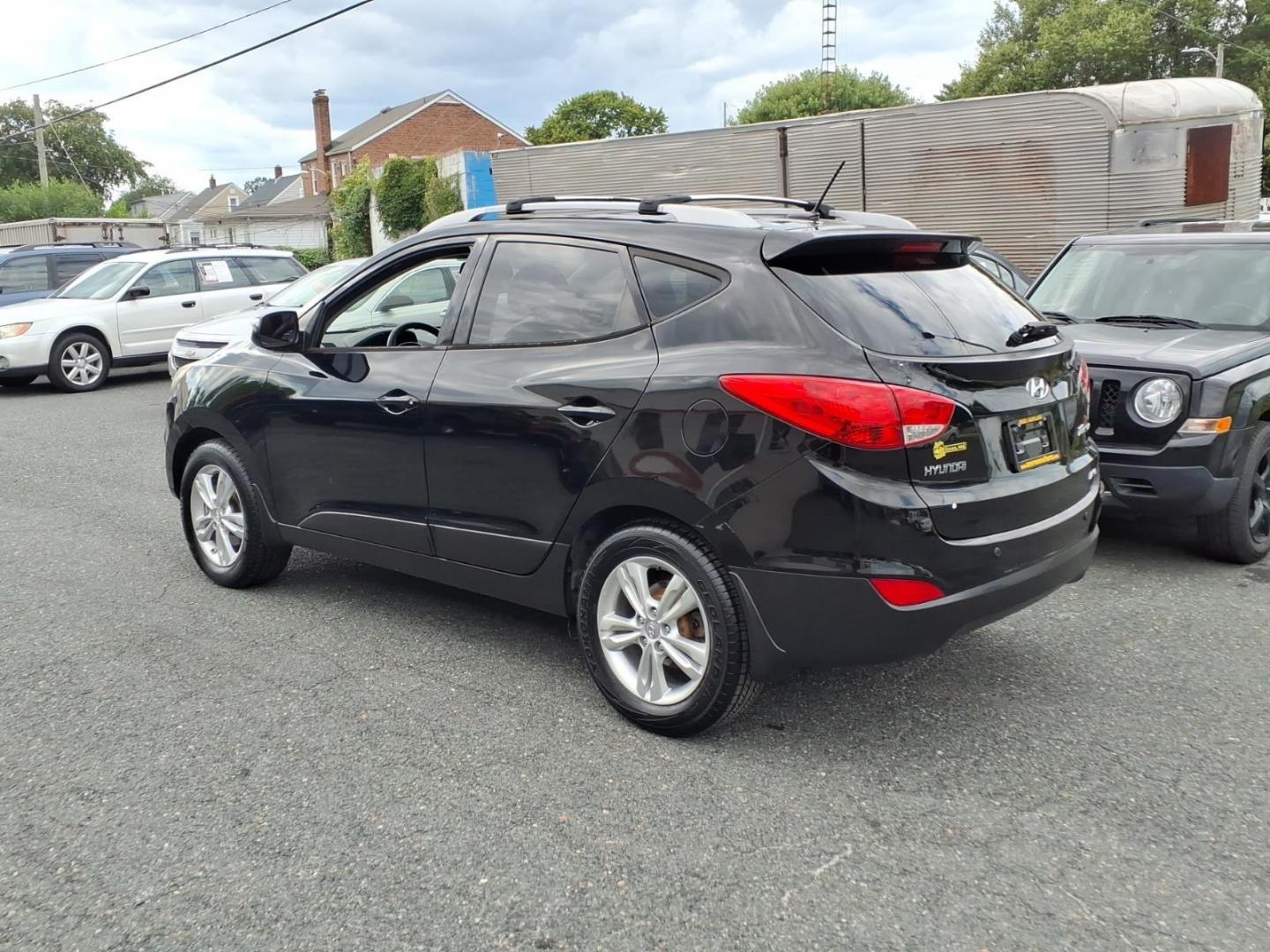 2012 Black Hyundai TUCSON GLS (KM8JUCAC5CU) with an 2.4L 4 Cylinder Sequential-Port F.I. engine, Automatic transmission, located at 50 Eastern Blvd., Essex, MD, 21221, (410) 686-3444, 39.304367, -76.484947- Photo#2