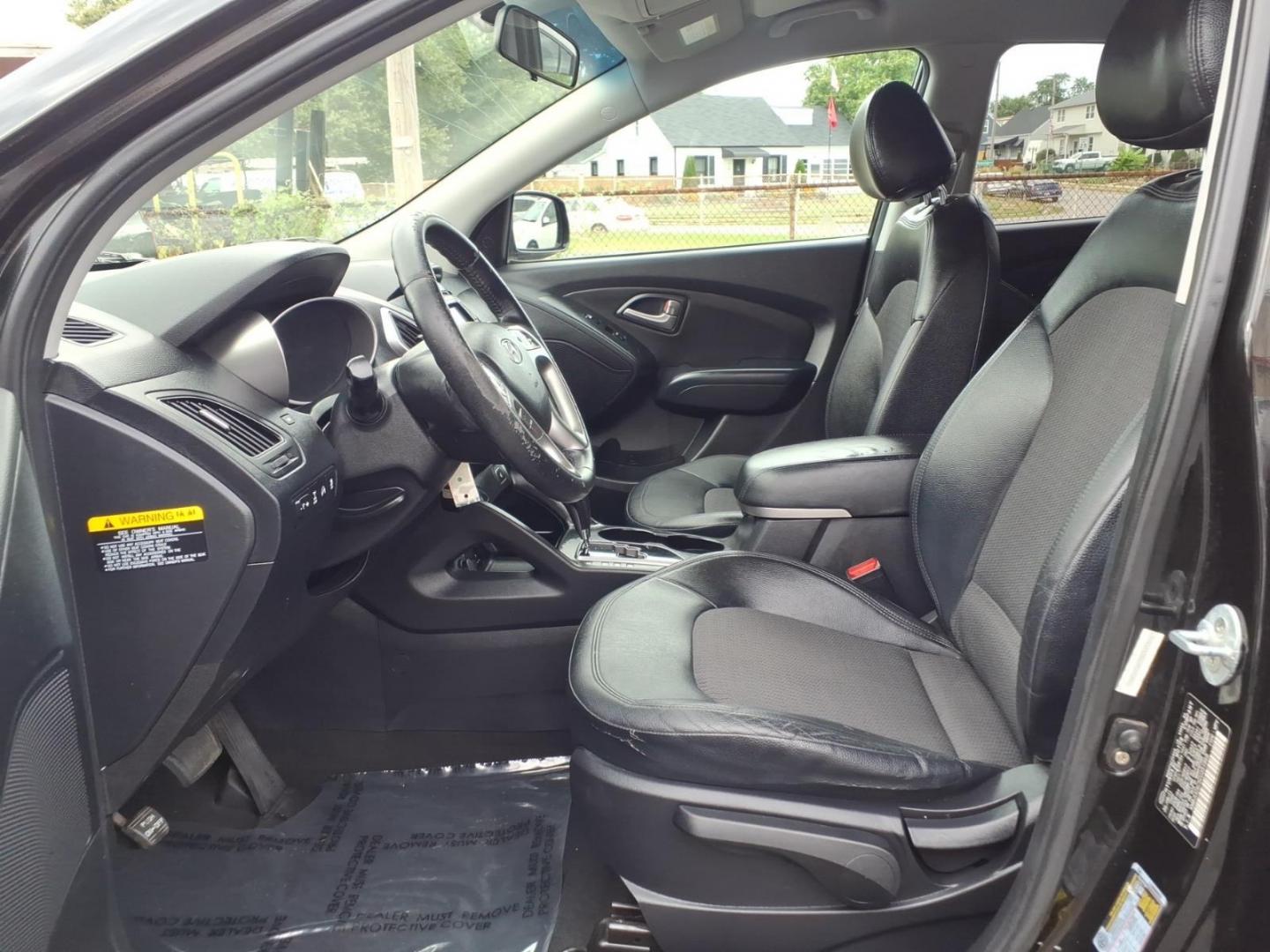 2012 Black Hyundai TUCSON GLS (KM8JUCAC5CU) with an 2.4L 4 Cylinder Sequential-Port F.I. engine, Automatic transmission, located at 50 Eastern Blvd., Essex, MD, 21221, (410) 686-3444, 39.304367, -76.484947- Photo#7