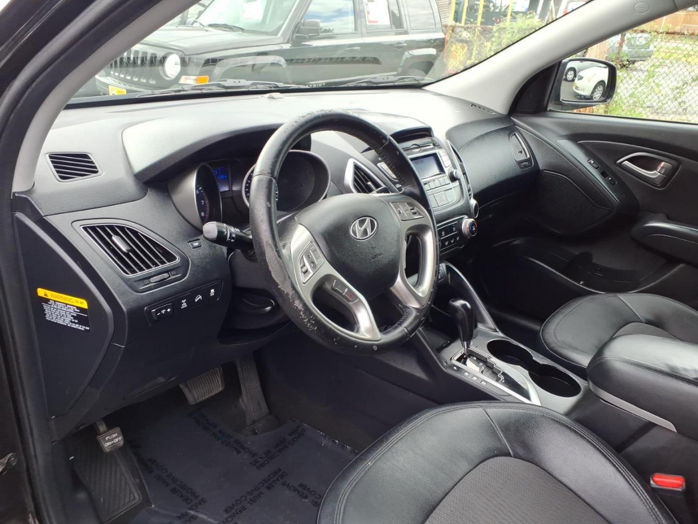 2012 Black Hyundai TUCSON GLS (KM8JUCAC5CU) with an 2.4L 4 Cylinder Sequential-Port F.I. engine, Automatic transmission, located at 50 Eastern Blvd., Essex, MD, 21221, (410) 686-3444, 39.304367, -76.484947- Photo#8