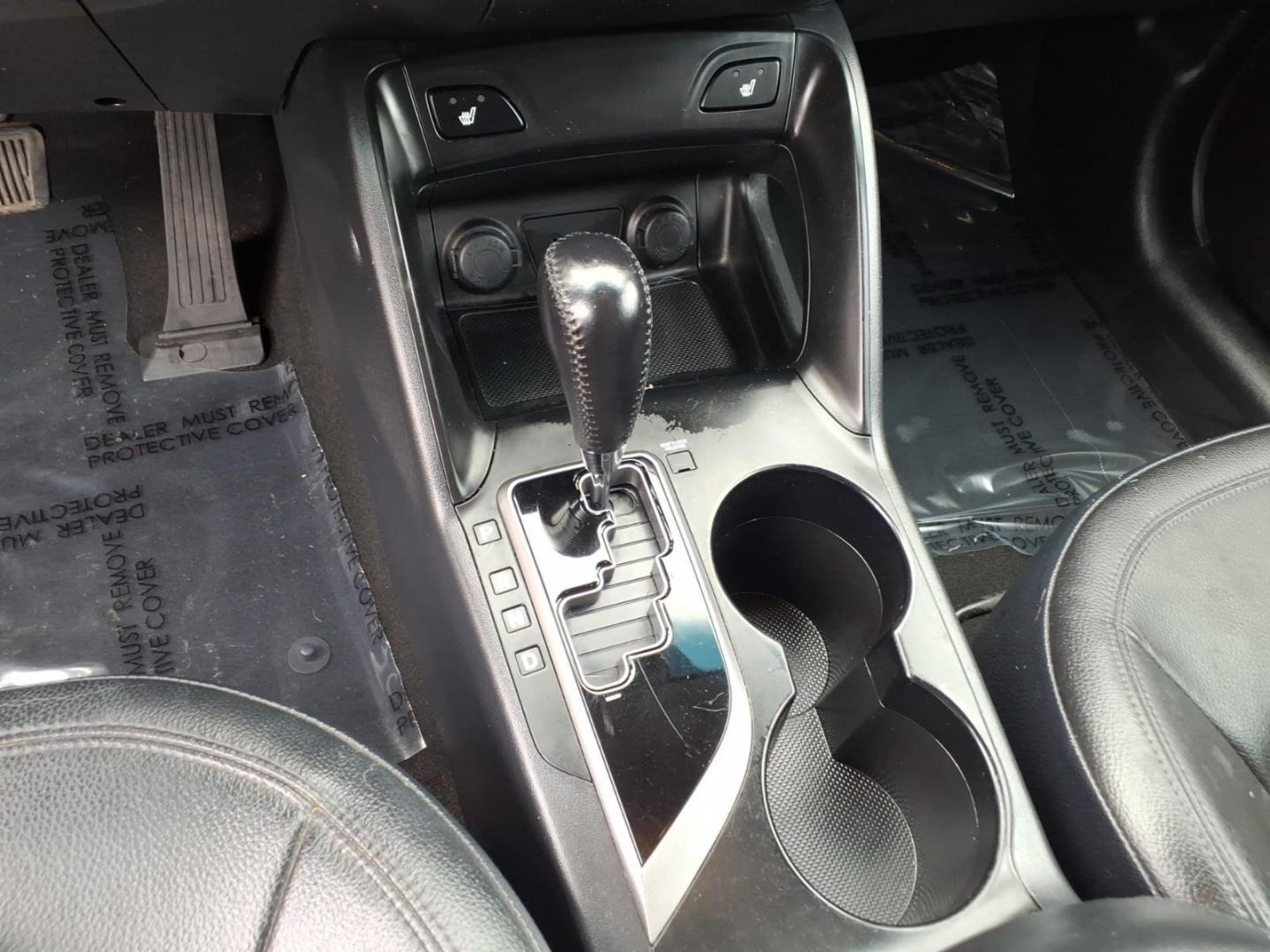 2012 Black Hyundai TUCSON GLS (KM8JUCAC5CU) with an 2.4L 4 Cylinder Sequential-Port F.I. engine, Automatic transmission, located at 50 Eastern Blvd., Essex, MD, 21221, (410) 686-3444, 39.304367, -76.484947- Photo#16
