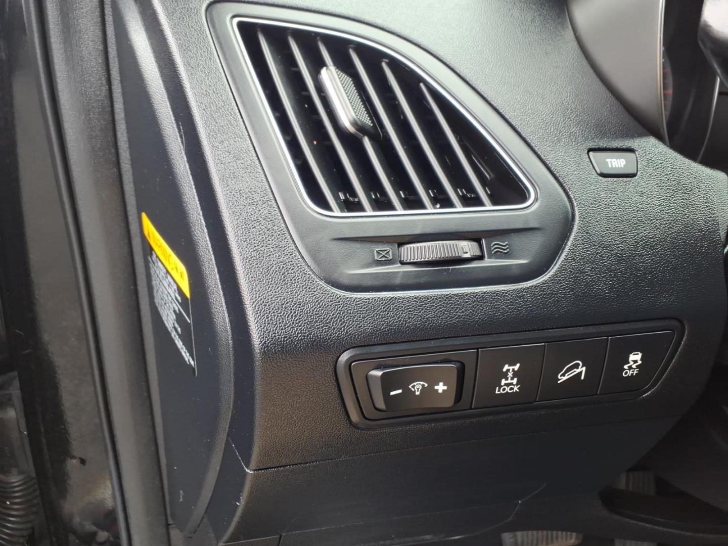2012 Black Hyundai TUCSON GLS (KM8JUCAC5CU) with an 2.4L 4 Cylinder Sequential-Port F.I. engine, Automatic transmission, located at 50 Eastern Blvd., Essex, MD, 21221, (410) 686-3444, 39.304367, -76.484947- Photo#17
