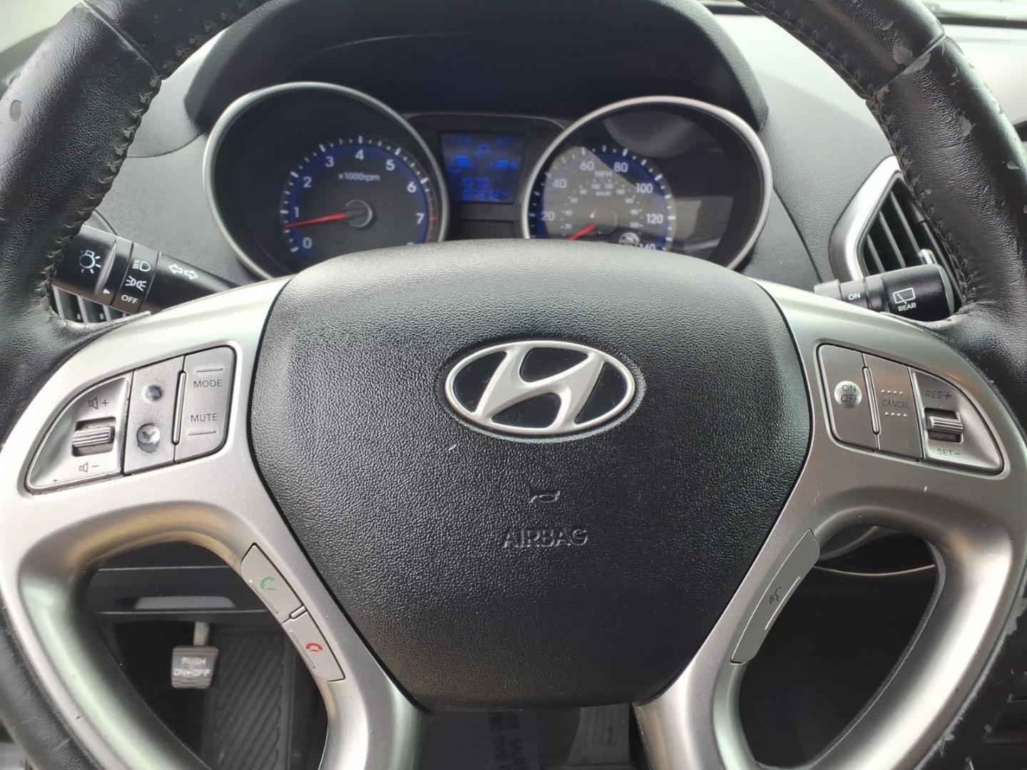 2012 Black Hyundai TUCSON GLS (KM8JUCAC5CU) with an 2.4L 4 Cylinder Sequential-Port F.I. engine, Automatic transmission, located at 50 Eastern Blvd., Essex, MD, 21221, (410) 686-3444, 39.304367, -76.484947- Photo#18