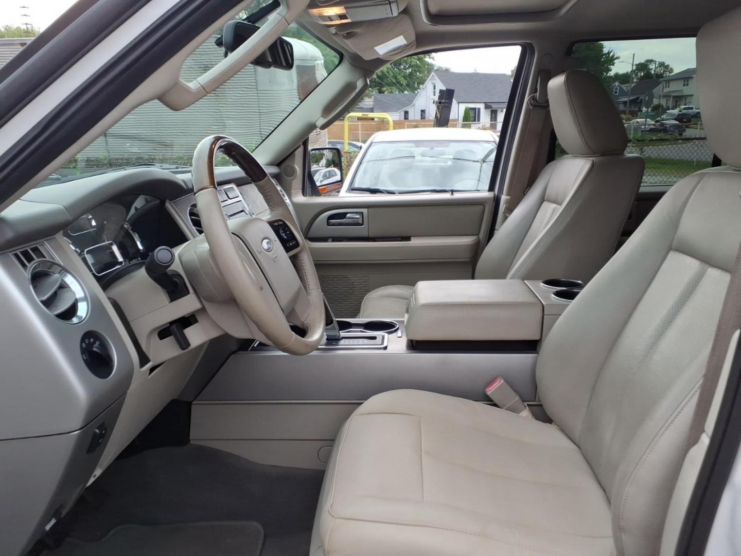 2010 White Ford Expedition Limited (1FMJU1K58AE) with an 5.4L 8 Cylinder Sequential-Port F.I. engine, V8AT transmission, located at 50 Eastern Blvd., Essex, MD, 21221, (410) 686-3444, 39.304367, -76.484947- Photo#6
