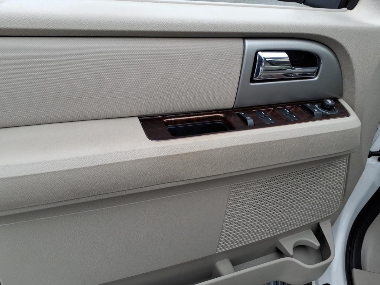 2010 White Ford Expedition Limited (1FMJU1K58AE) with an 5.4L 8 Cylinder Sequential-Port F.I. engine, V8AT transmission, located at 50 Eastern Blvd., Essex, MD, 21221, (410) 686-3444, 39.304367, -76.484947- Photo#8