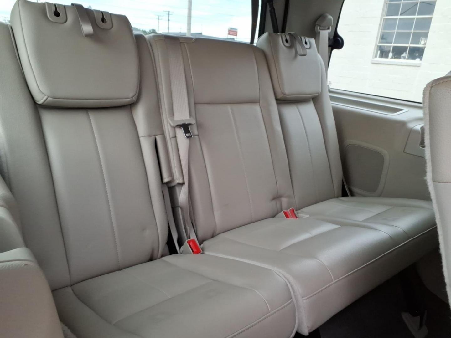 2010 White Ford Expedition Limited (1FMJU1K58AE) with an 5.4L 8 Cylinder Sequential-Port F.I. engine, V8AT transmission, located at 50 Eastern Blvd., Essex, MD, 21221, (410) 686-3444, 39.304367, -76.484947- Photo#12