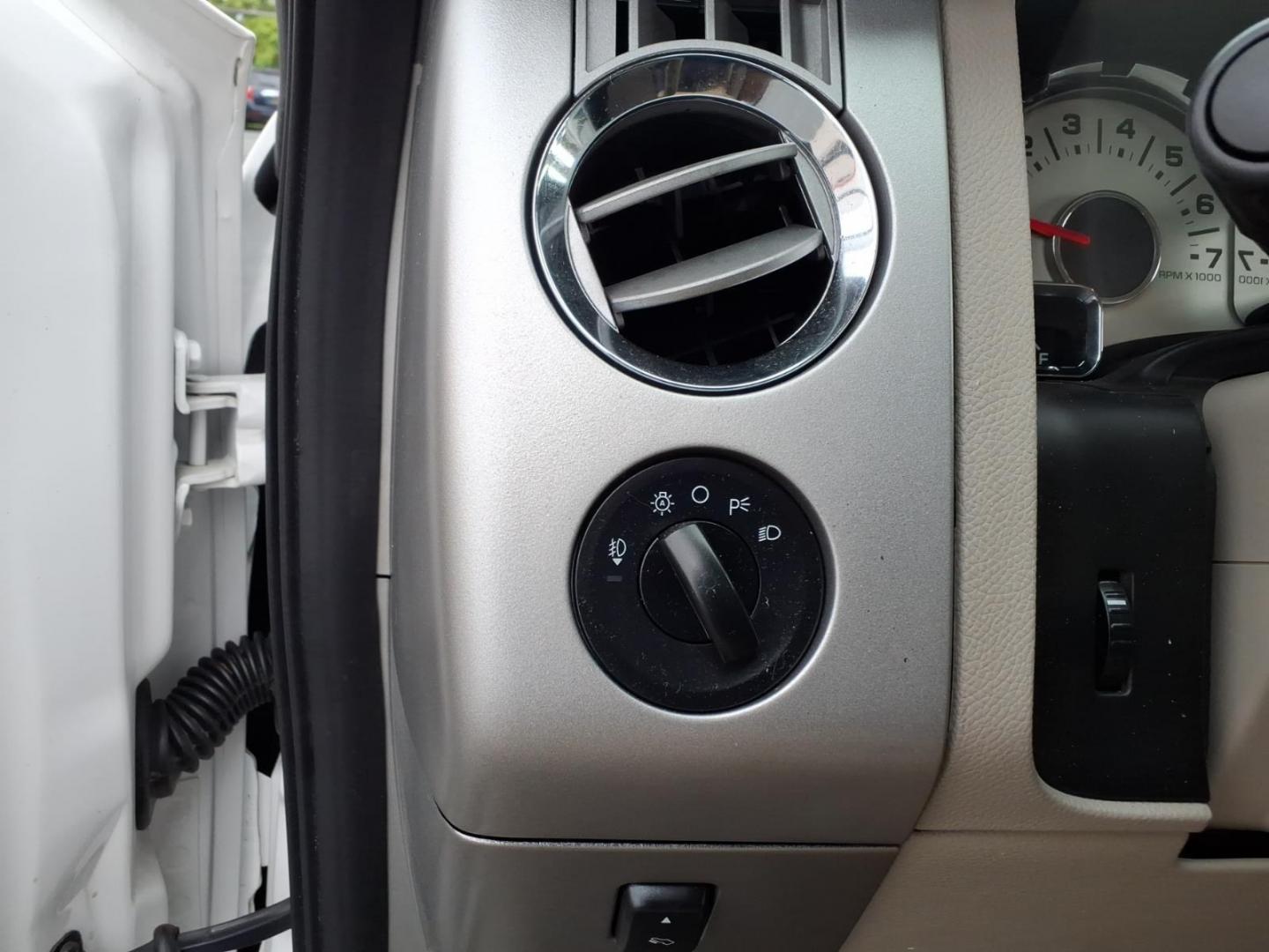 2010 White Ford Expedition Limited (1FMJU1K58AE) with an 5.4L 8 Cylinder Sequential-Port F.I. engine, V8AT transmission, located at 50 Eastern Blvd., Essex, MD, 21221, (410) 686-3444, 39.304367, -76.484947- Photo#15