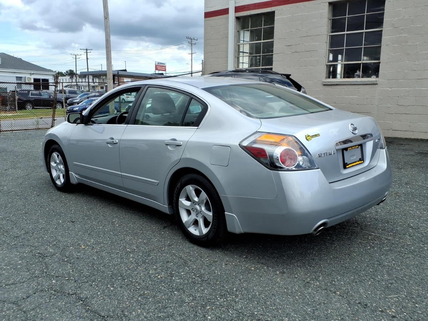 2009 Radiant Silver Nissan Altima 2.5 (1N4AL21E69C) with an 2.5L 2.5L I4 175hp 180ft. lbs. Sequential Fuel Injection engine, CVT transmission, located at 50 Eastern Blvd., Essex, MD, 21221, (410) 686-3444, 39.304367, -76.484947- Photo#2