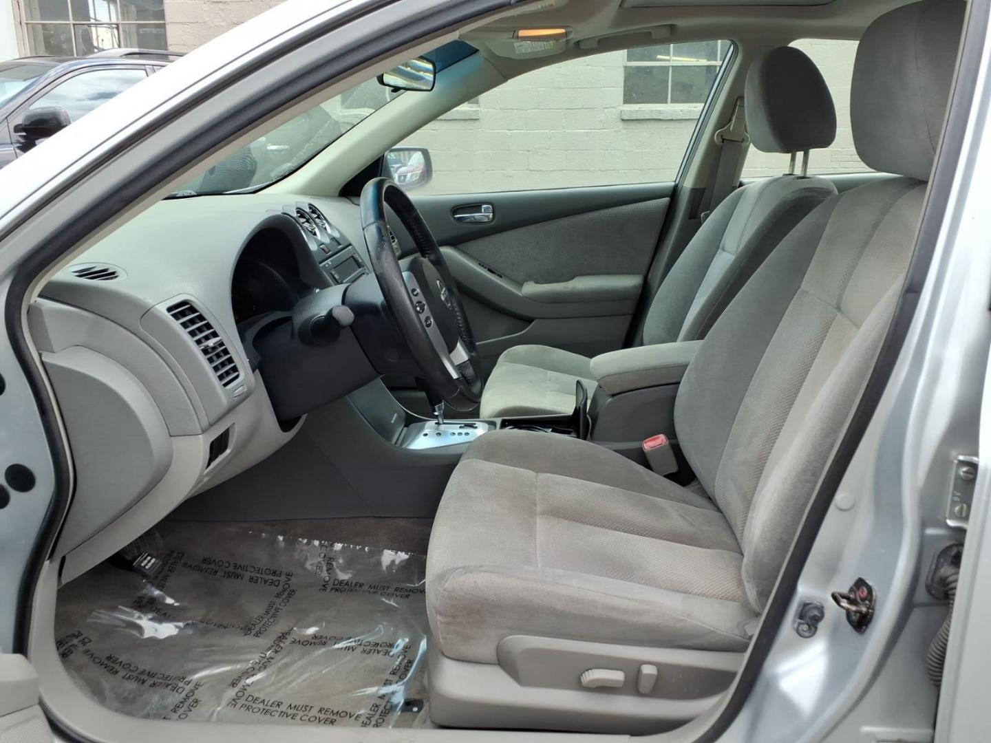 2009 Radiant Silver Nissan Altima 2.5 (1N4AL21E69C) with an 2.5L 2.5L I4 175hp 180ft. lbs. Sequential Fuel Injection engine, CVT transmission, located at 50 Eastern Blvd., Essex, MD, 21221, (410) 686-3444, 39.304367, -76.484947- Photo#7