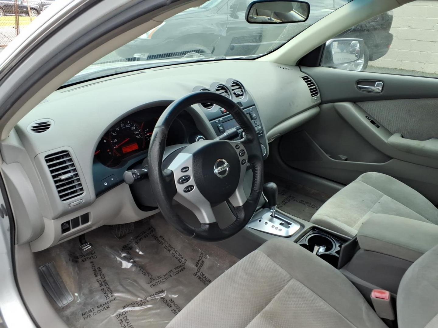 2009 Radiant Silver Nissan Altima 2.5 (1N4AL21E69C) with an 2.5L 2.5L I4 175hp 180ft. lbs. Sequential Fuel Injection engine, CVT transmission, located at 50 Eastern Blvd., Essex, MD, 21221, (410) 686-3444, 39.304367, -76.484947- Photo#8