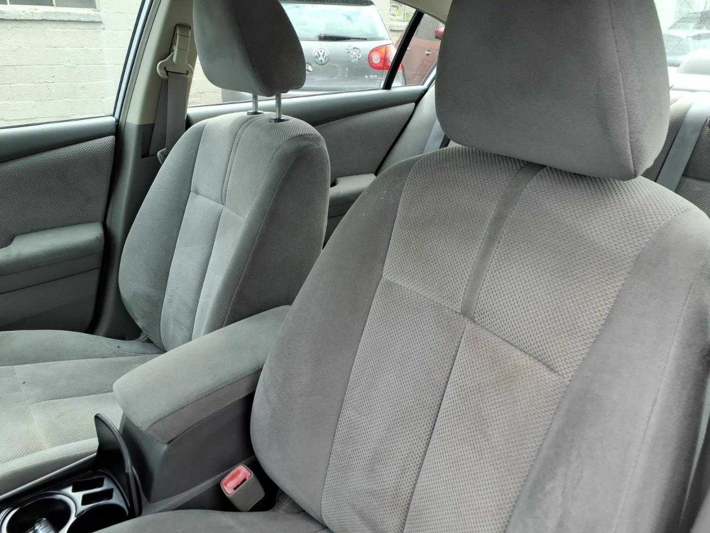 2009 Radiant Silver Nissan Altima 2.5 (1N4AL21E69C) with an 2.5L 2.5L I4 175hp 180ft. lbs. Sequential Fuel Injection engine, CVT transmission, located at 50 Eastern Blvd., Essex, MD, 21221, (410) 686-3444, 39.304367, -76.484947- Photo#9