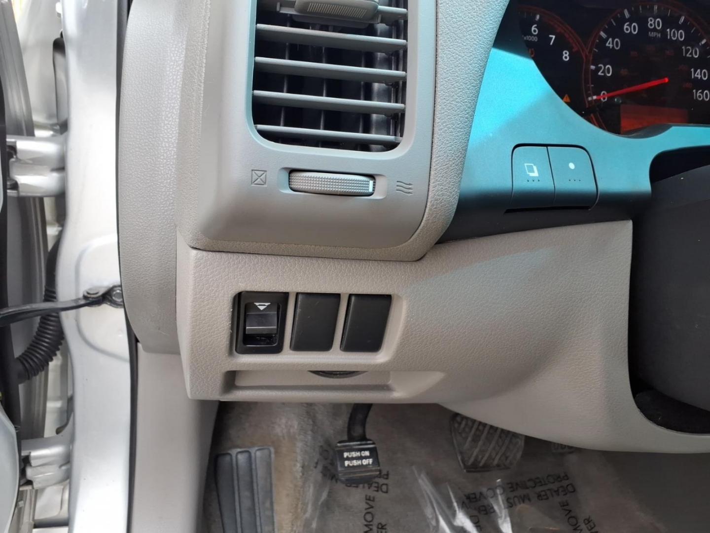 2009 Radiant Silver Nissan Altima 2.5 (1N4AL21E69C) with an 2.5L 2.5L I4 175hp 180ft. lbs. Sequential Fuel Injection engine, CVT transmission, located at 50 Eastern Blvd., Essex, MD, 21221, (410) 686-3444, 39.304367, -76.484947- Photo#19