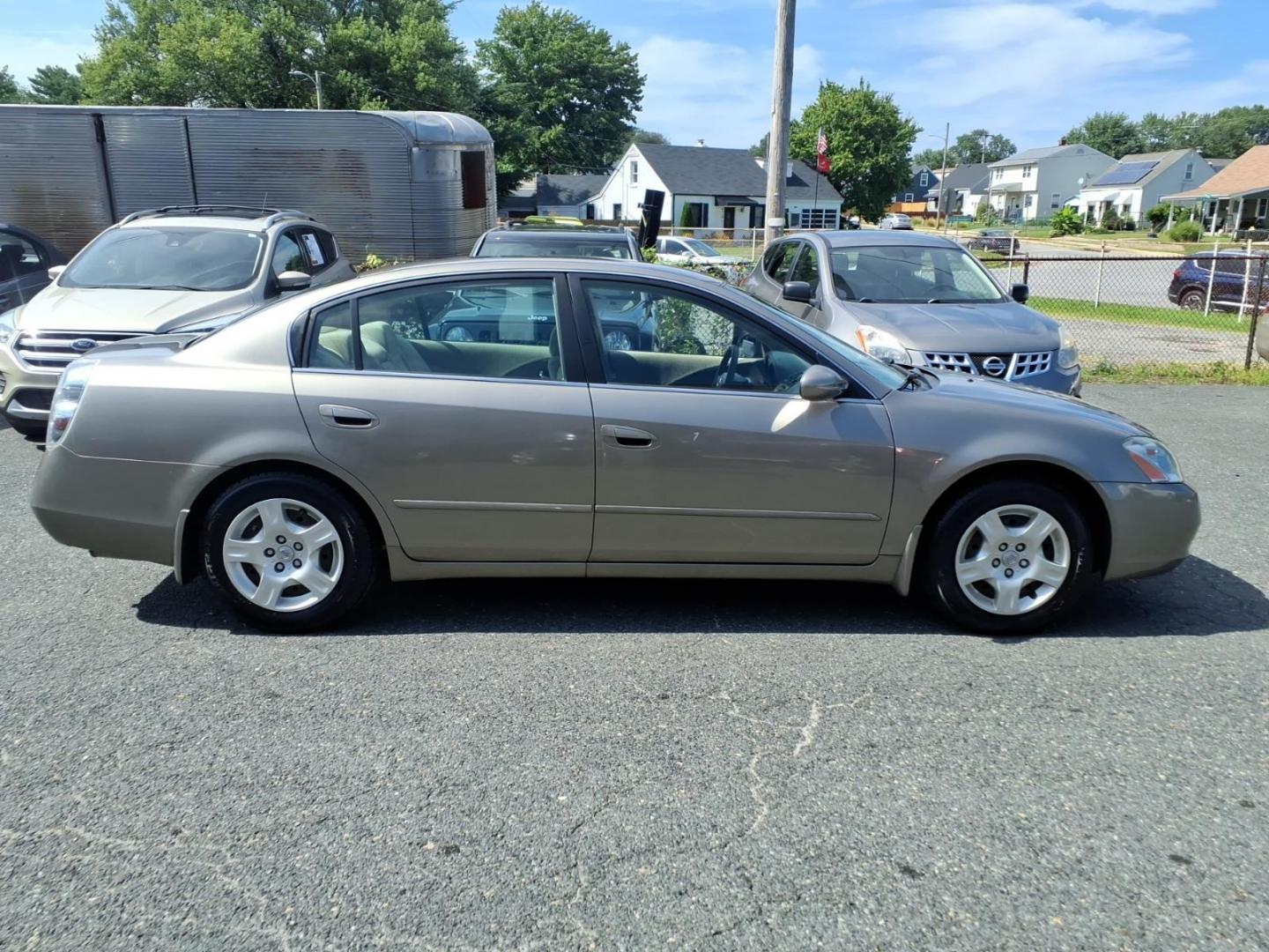 2002 Velvet Beige Nissan Altima 2.5 S (1N4AL11E02C) with an 2.5L 2L NA I4 double overhead cam (DOHC) 16V Fuel Injected engine, Automatic transmission, located at 50 Eastern Blvd., Essex, MD, 21221, (410) 686-3444, 39.304367, -76.484947- Photo#5