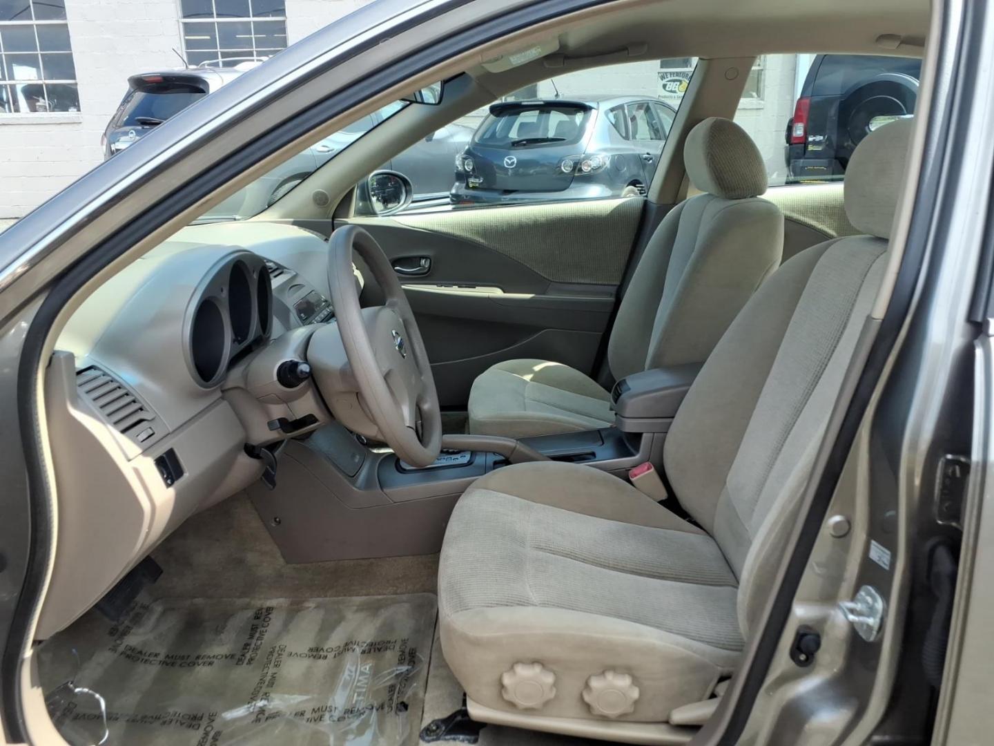 2002 Velvet Beige Nissan Altima 2.5 S (1N4AL11E02C) with an 2.5L 2L NA I4 double overhead cam (DOHC) 16V Fuel Injected engine, Automatic transmission, located at 50 Eastern Blvd., Essex, MD, 21221, (410) 686-3444, 39.304367, -76.484947- Photo#7