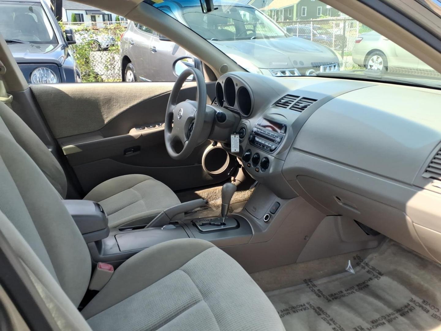 2002 Velvet Beige Nissan Altima 2.5 S (1N4AL11E02C) with an 2.5L 2L NA I4 double overhead cam (DOHC) 16V Fuel Injected engine, Automatic transmission, located at 50 Eastern Blvd., Essex, MD, 21221, (410) 686-3444, 39.304367, -76.484947- Photo#15