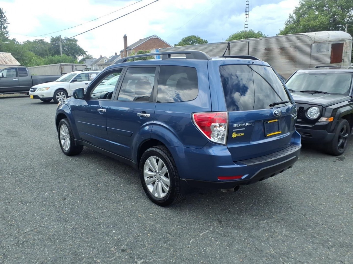 2012 Marine Blue Pearl Subaru Forester 2.5X Limited (JF2SHAEC9CH) with an 2.5L 4 Cylinder Fuel Injected engine, Automatic transmission, located at 50 Eastern Blvd., Essex, MD, 21221, (410) 686-3444, 39.304367, -76.484947- Photo#2