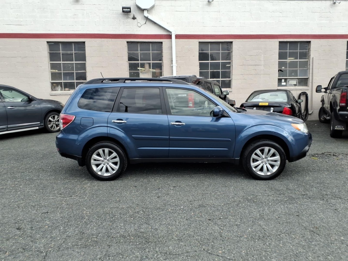 2012 Marine Blue Pearl Subaru Forester 2.5X Limited (JF2SHAEC9CH) with an 2.5L 4 Cylinder Fuel Injected engine, Automatic transmission, located at 50 Eastern Blvd., Essex, MD, 21221, (410) 686-3444, 39.304367, -76.484947- Photo#5