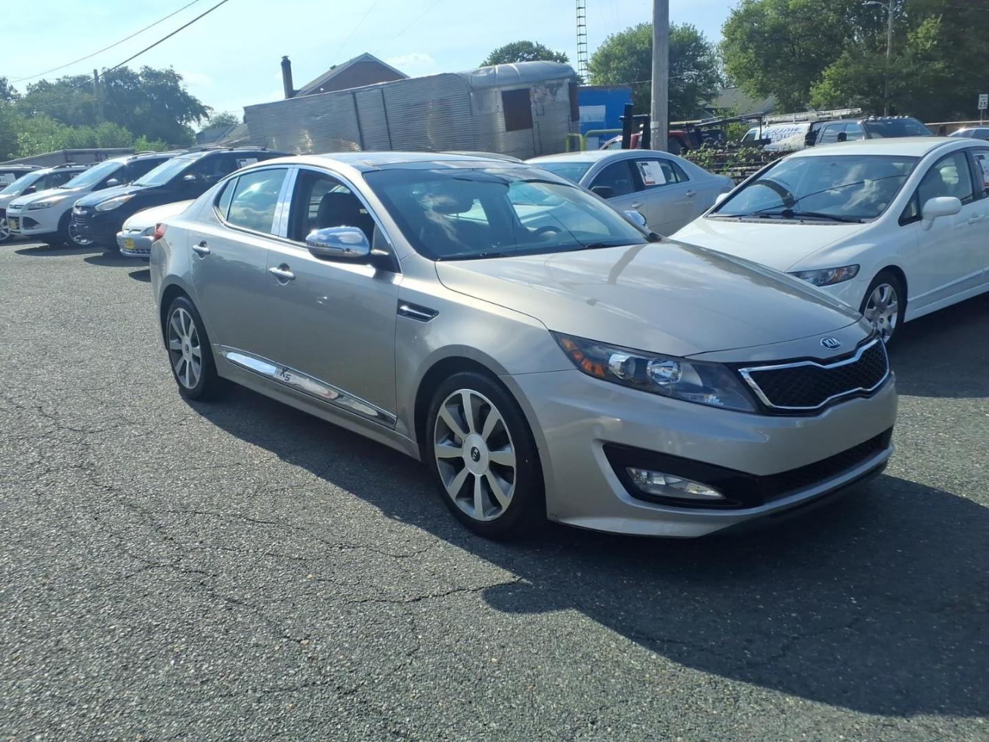2013 Bright Silver Kia Optima SX (5XXGR4A62DG) with an 2.0L 2.0L Turbo I4 274hp 269ft. lbs. Turbocharged engine, 6-Speed Automatic Sportmatic transmission, located at 50 Eastern Blvd., Essex, MD, 21221, (410) 686-3444, 39.304367, -76.484947- Photo#6