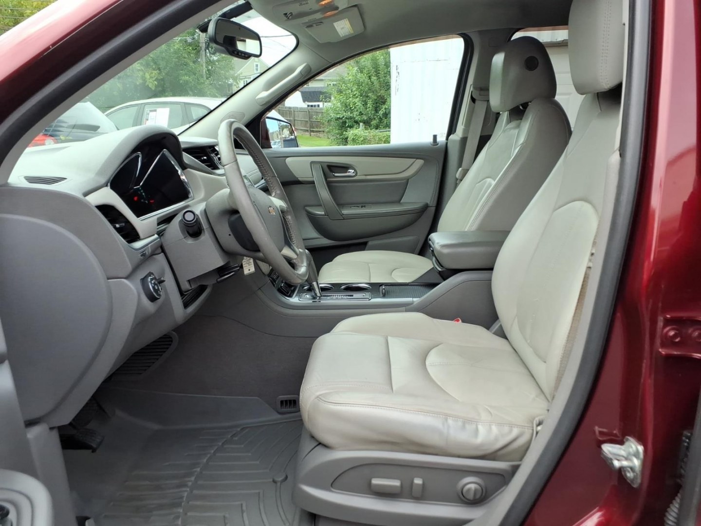 2017 Red Chevrolet Traverse LT (1GNKVHKD4HJ) with an 3.6L 6 Cylinder Fuel Injected engine, V6 transmission, located at 50 Eastern Blvd., Essex, MD, 21221, (410) 686-3444, 39.304367, -76.484947- Photo#7