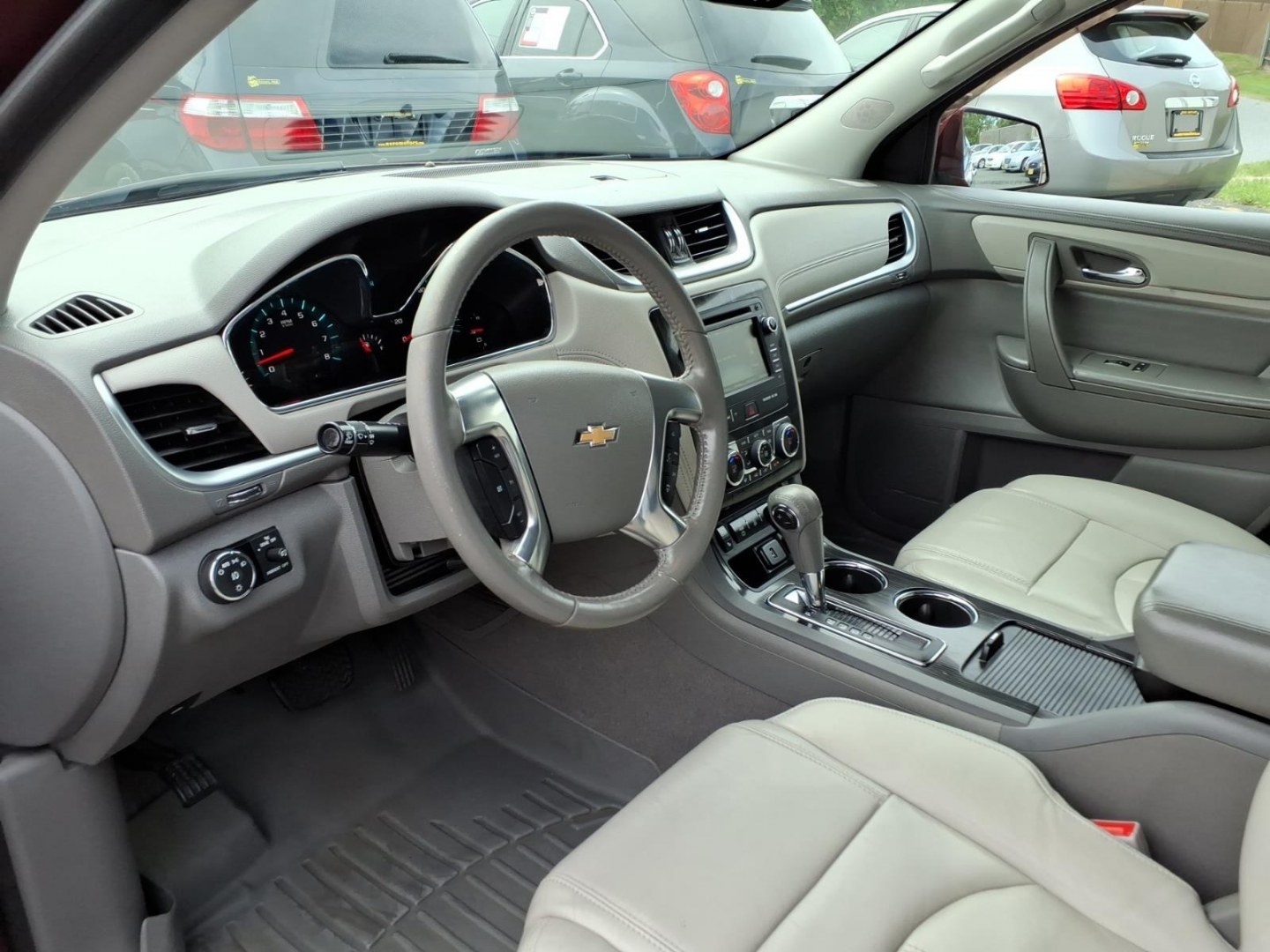 2017 Red Chevrolet Traverse LT (1GNKVHKD4HJ) with an 3.6L 6 Cylinder Fuel Injected engine, V6 transmission, located at 50 Eastern Blvd., Essex, MD, 21221, (410) 686-3444, 39.304367, -76.484947- Photo#8