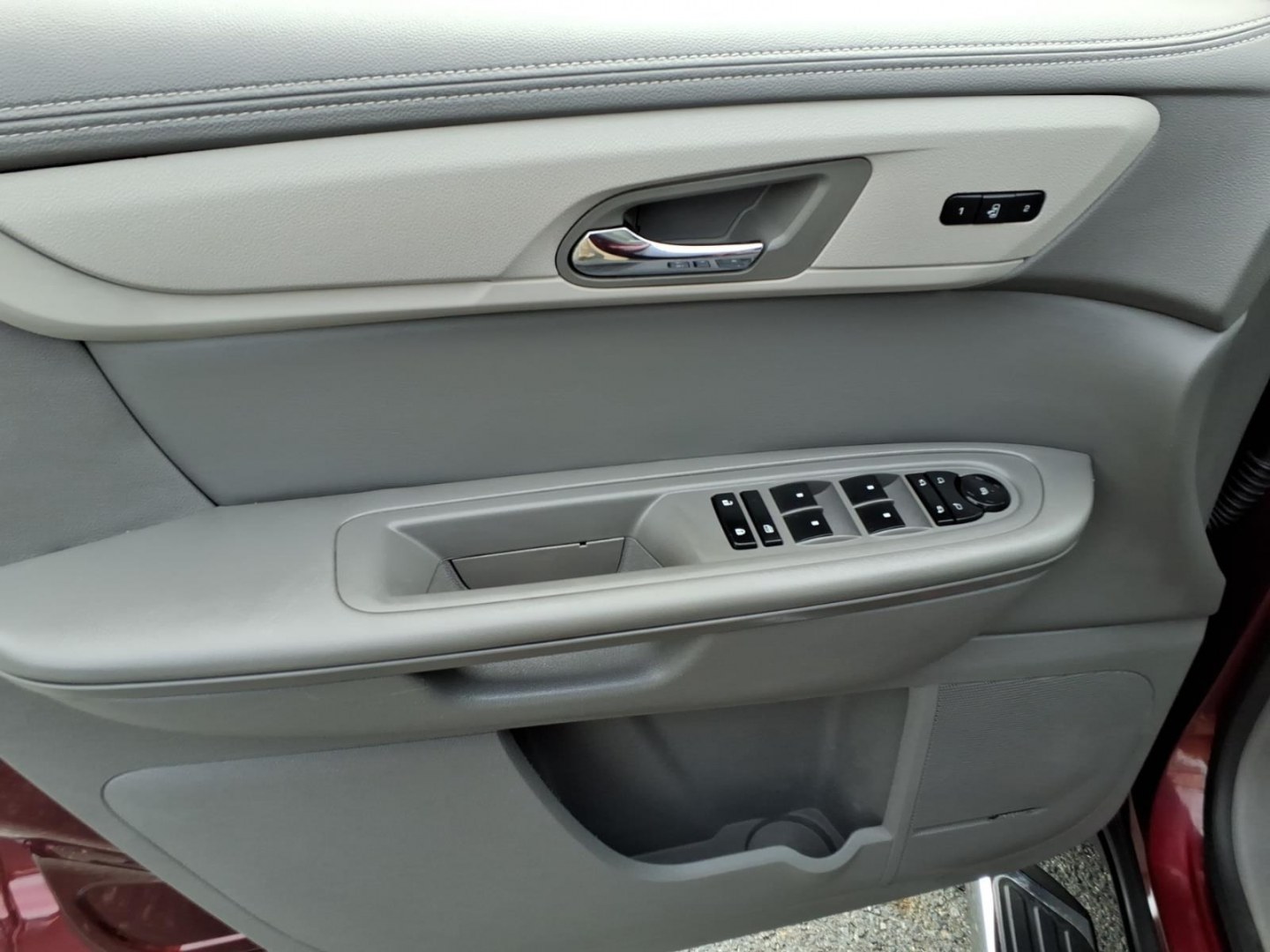 2017 Red Chevrolet Traverse LT (1GNKVHKD4HJ) with an 3.6L 6 Cylinder Fuel Injected engine, V6 transmission, located at 50 Eastern Blvd., Essex, MD, 21221, (410) 686-3444, 39.304367, -76.484947- Photo#10