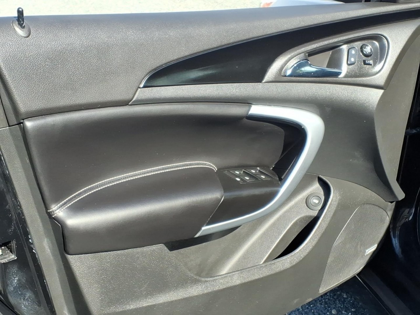 2016 B;ack Buick Regal GS (2G4GV5GX0G9) with an 2.0L 4 Cylinder Turbocharged engine, ATAWD transmission, located at 50 Eastern Blvd., Essex, MD, 21221, (410) 686-3444, 39.304367, -76.484947- Photo#9