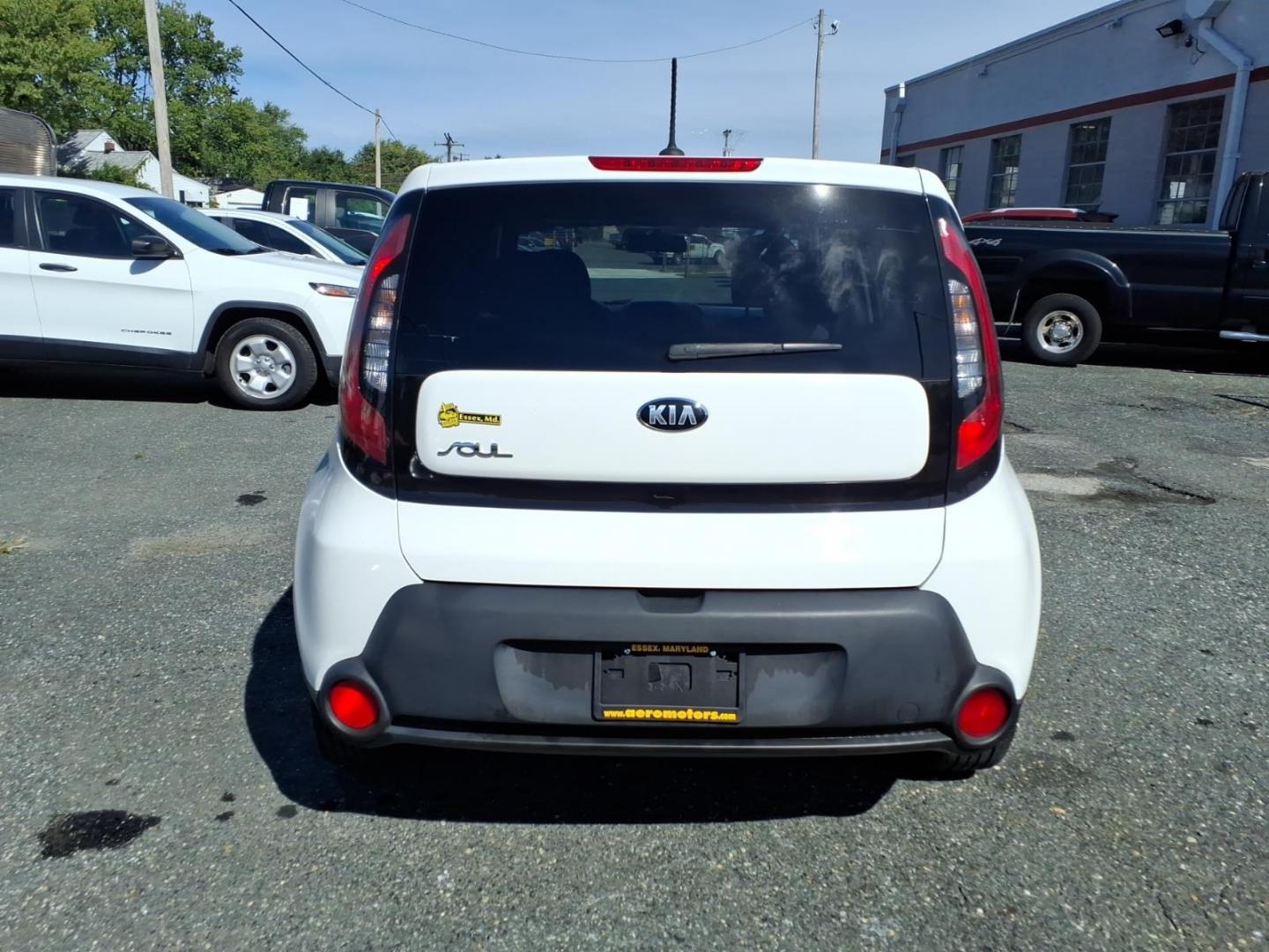 2014 Clear White Kia Soul Base (KNDJN2A20E7) with an 1.6L 1.6L I4 130hp 118ft. lbs. Fuel Injected engine, 6-Speed Manual transmission, located at 50 Eastern Blvd., Essex, MD, 21221, (410) 686-3444, 39.304367, -76.484947- Photo#3
