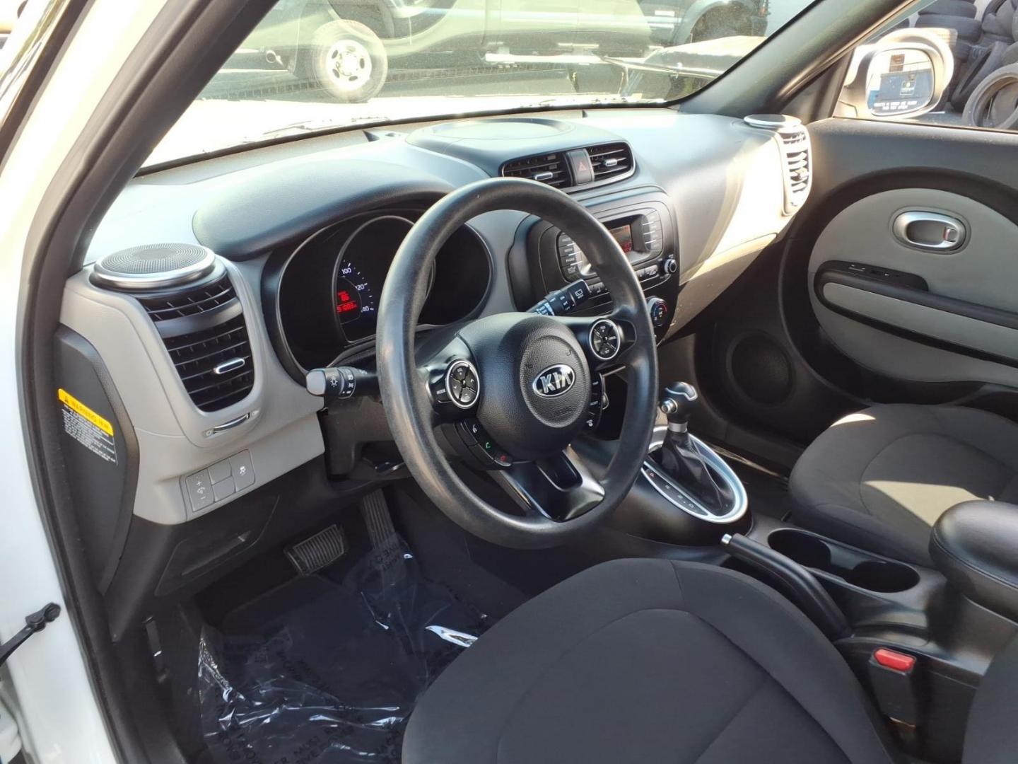 2014 Clear White Kia Soul Base (KNDJN2A20E7) with an 1.6L 1.6L I4 130hp 118ft. lbs. Fuel Injected engine, 6-Speed Manual transmission, located at 50 Eastern Blvd., Essex, MD, 21221, (410) 686-3444, 39.304367, -76.484947- Photo#8