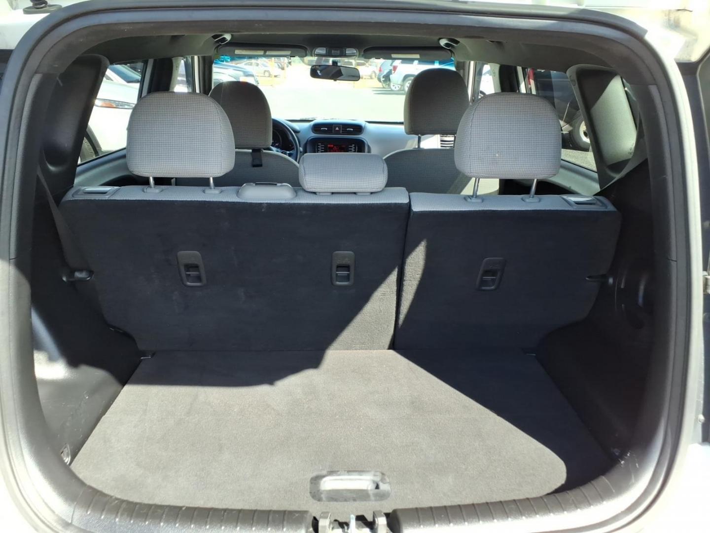 2014 Clear White Kia Soul Base (KNDJN2A20E7) with an 1.6L 1.6L I4 130hp 118ft. lbs. Fuel Injected engine, 6-Speed Manual transmission, located at 50 Eastern Blvd., Essex, MD, 21221, (410) 686-3444, 39.304367, -76.484947- Photo#13
