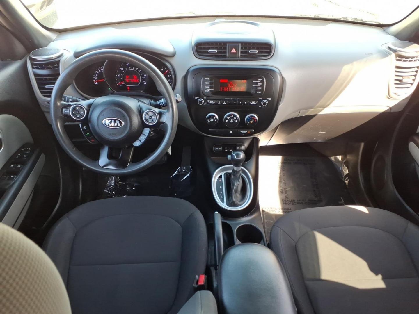 2014 Clear White Kia Soul Base (KNDJN2A20E7) with an 1.6L 1.6L I4 130hp 118ft. lbs. Fuel Injected engine, 6-Speed Manual transmission, located at 50 Eastern Blvd., Essex, MD, 21221, (410) 686-3444, 39.304367, -76.484947- Photo#16