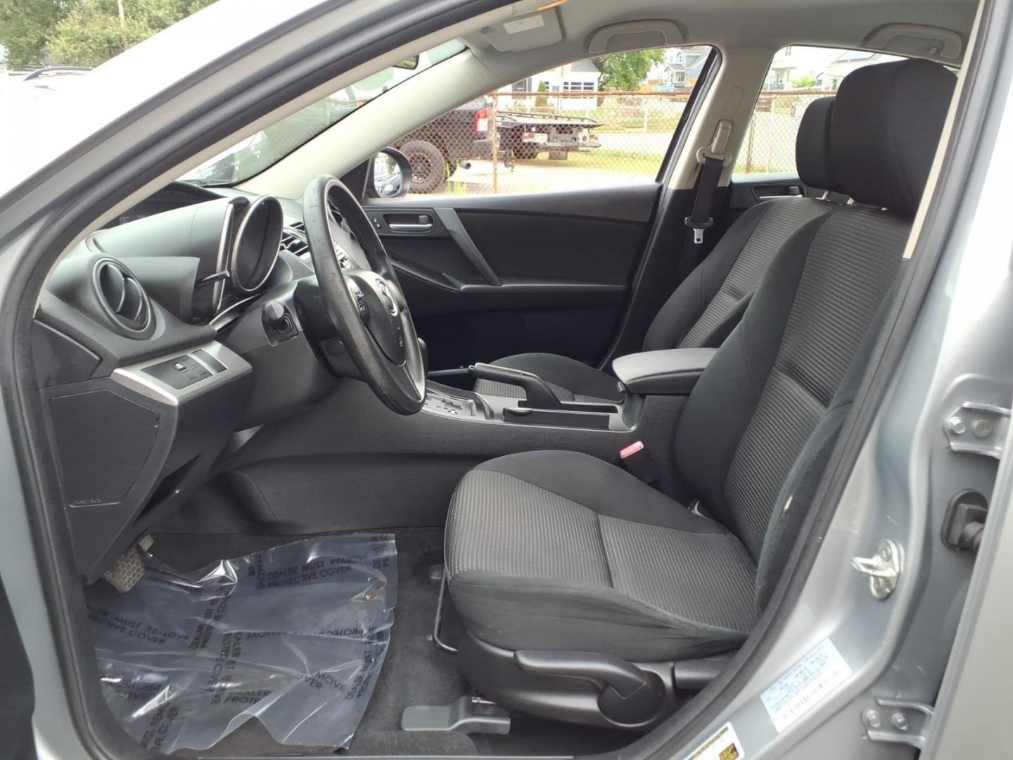 2013 Liquid Silver Metallic Mazda Mazda3 i SV (JM1BL1TF1D1) with an 2.0L 4 Cylinder Fuel Injected engine, Automatic transmission, located at 50 Eastern Blvd., Essex, MD, 21221, (410) 686-3444, 39.304367, -76.484947- Photo#7