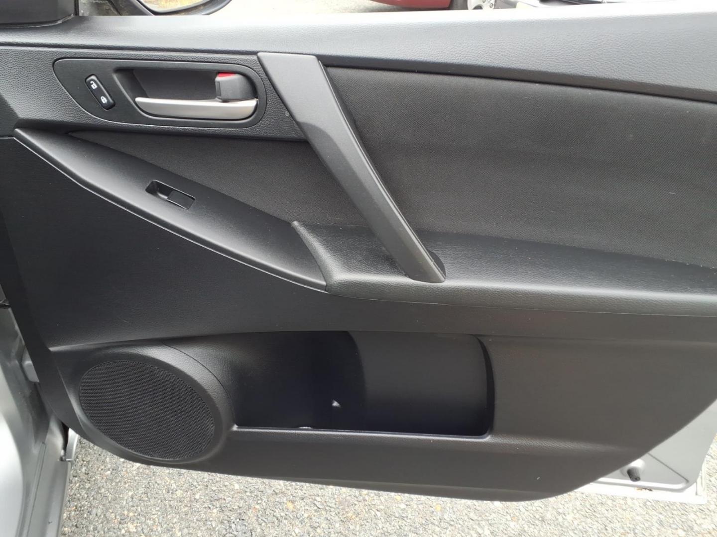 2013 Liquid Silver Metallic Mazda Mazda3 i SV (JM1BL1TF1D1) with an 2.0L 4 Cylinder Fuel Injected engine, Automatic transmission, located at 50 Eastern Blvd., Essex, MD, 21221, (410) 686-3444, 39.304367, -76.484947- Photo#13