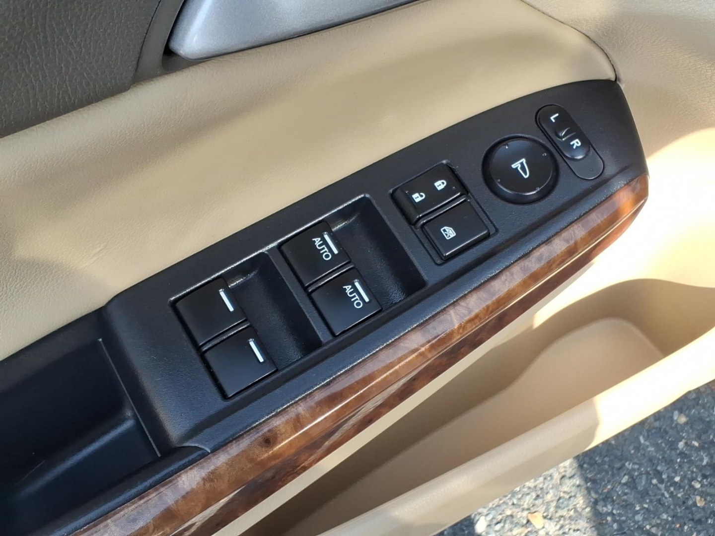 2008 White Honda Accord EX (1HGCP26778A) with an 2.4L 4 Cylinder Sequential-Port F.I. engine, Automatic transmission, located at 50 Eastern Blvd., Essex, MD, 21221, (410) 686-3444, 39.304367, -76.484947- Photo#9