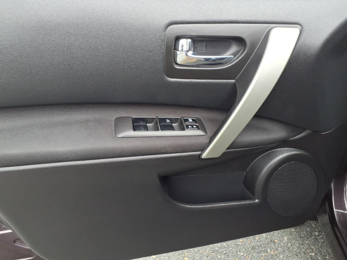 2015 Black Amethyst Nissan Rogue Select S (JN8AS5MV6FW) with an 2.5L 4 Cylinder Sequential-Port F.I. engine, Automatic transmission, located at 50 Eastern Blvd., Essex, MD, 21221, (410) 686-3444, 39.304367, -76.484947- Photo#9