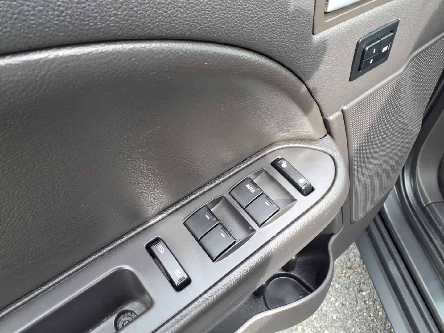 2007 Black Ford Five Hundred Limited (1FAHP28137G) with an 3.0L 6 Cylinder Fuel Injected engine, Automatic transmission, located at 50 Eastern Blvd., Essex, MD, 21221, (410) 686-3444, 39.304367, -76.484947- Photo#11